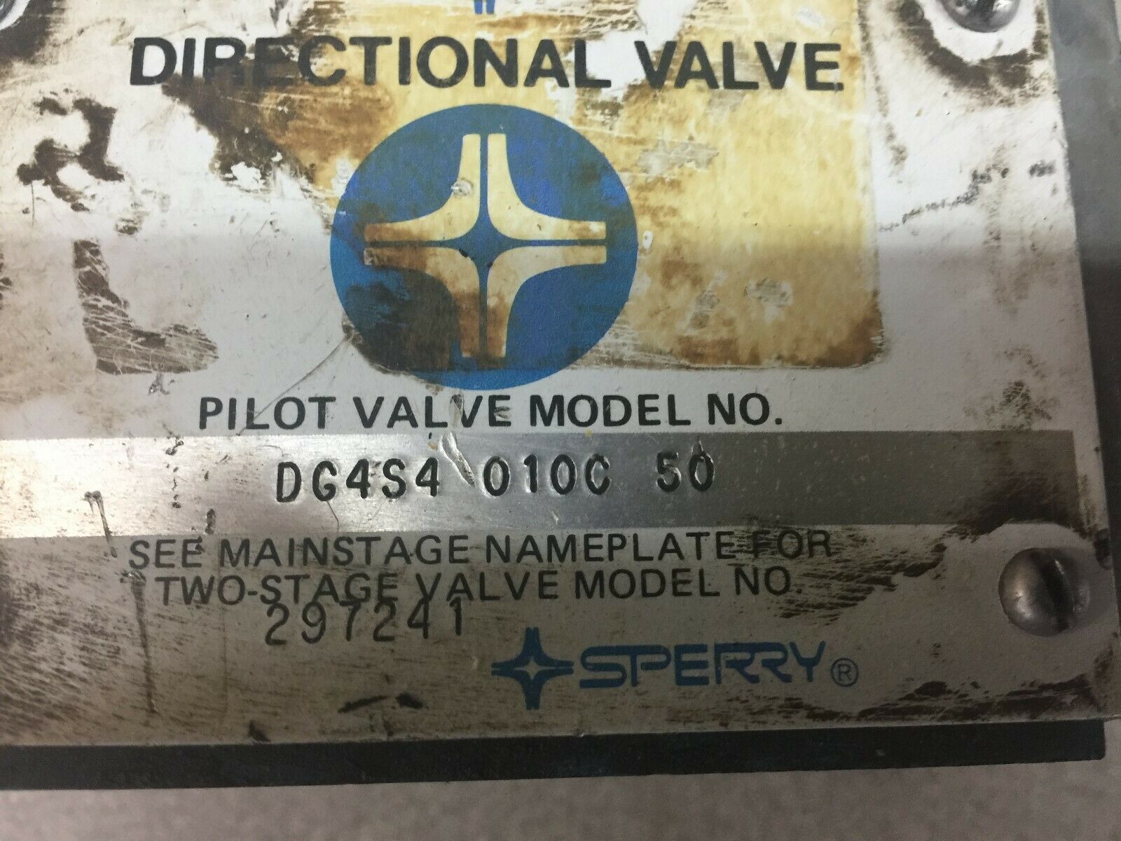 USED VICKERS 115VAC COIL DIRECTIONAL VALVE DG4S4 010C 50