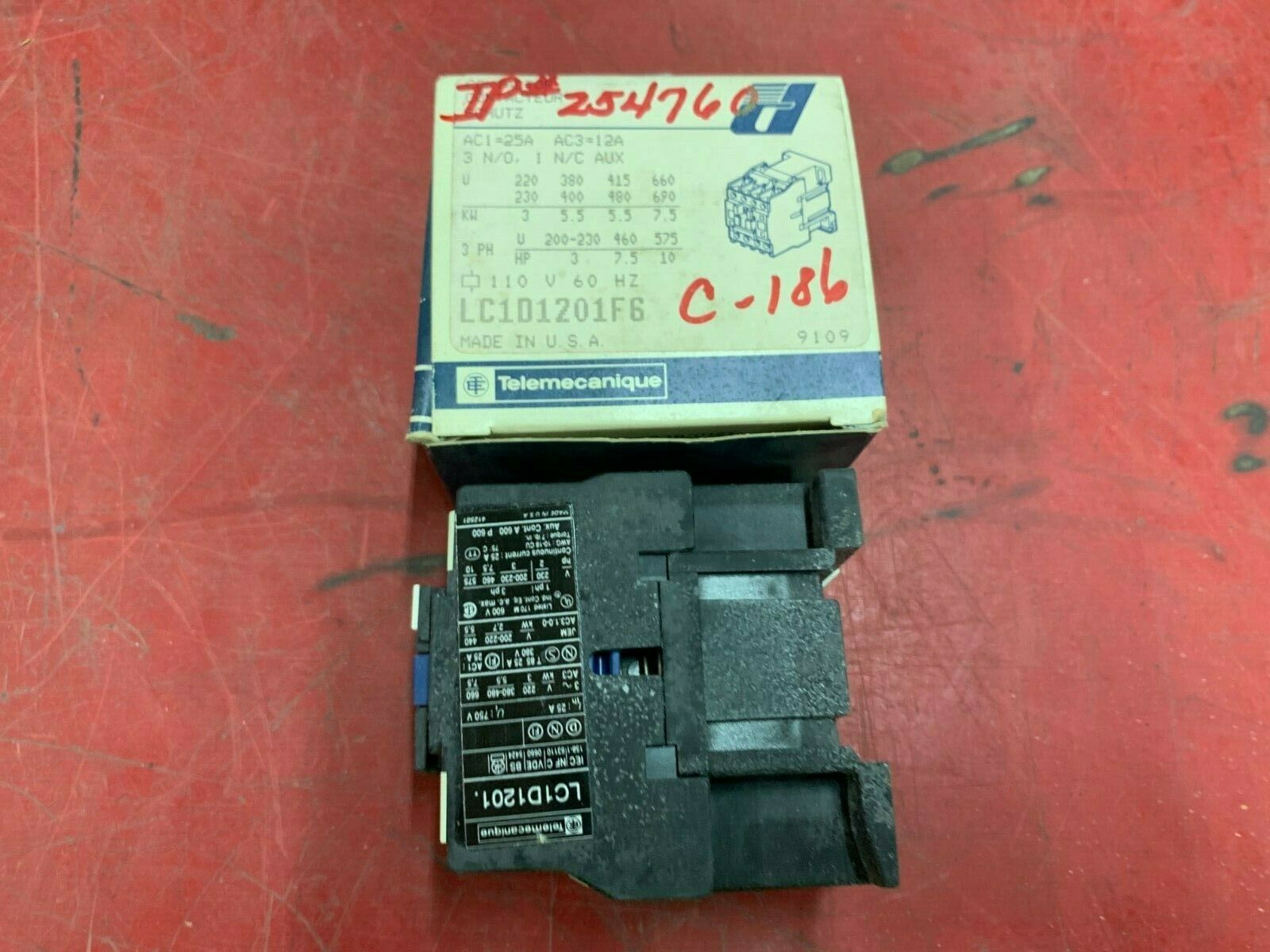 NEW IN BOX TELEMECANIQUE CONTACTOR LC1D1201F6