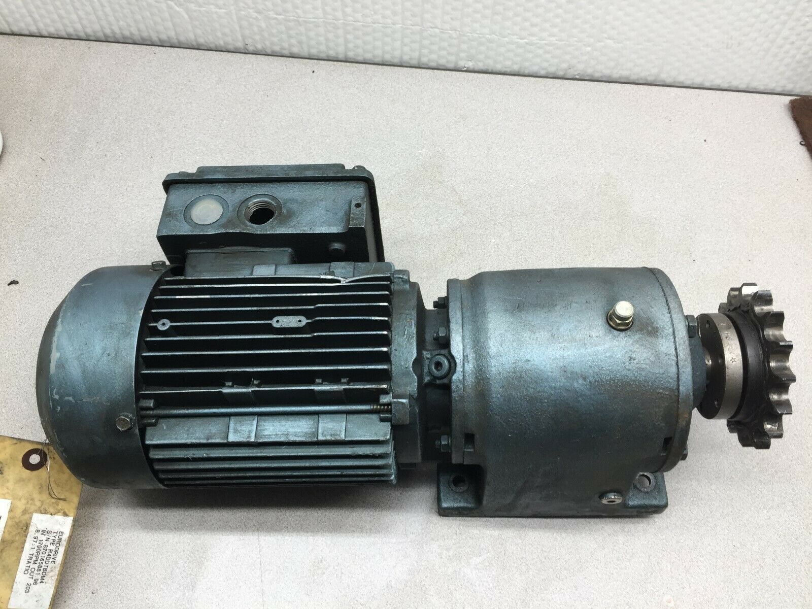 USED SEW EURODRIVE 8.97:1 RATIO 1700 RPM  575 VAC 1HP 3PH GEAR MOTOR R4DDTBDM4 /