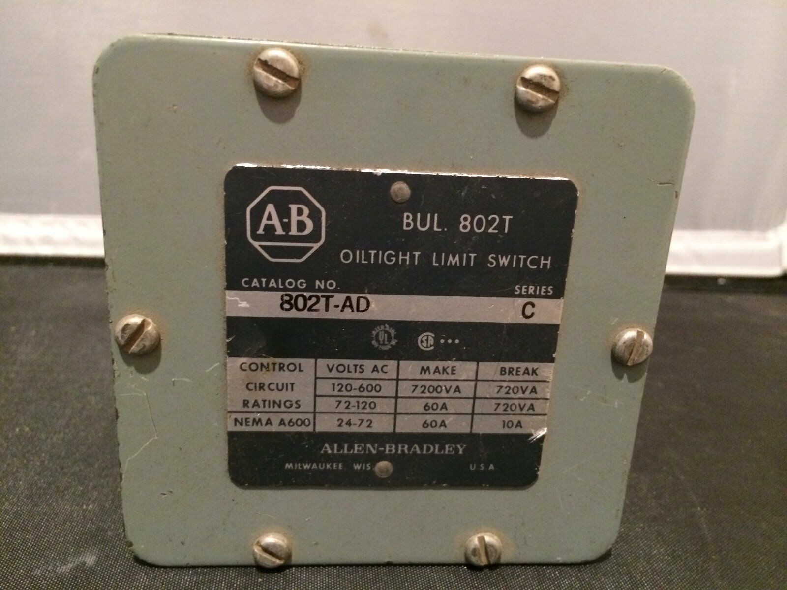 ALLEN BRADLEY 802T-AD OILTIGHT DUAL LIMIT SWITCH NEW CONDITION / NO BOX/NO HEAD