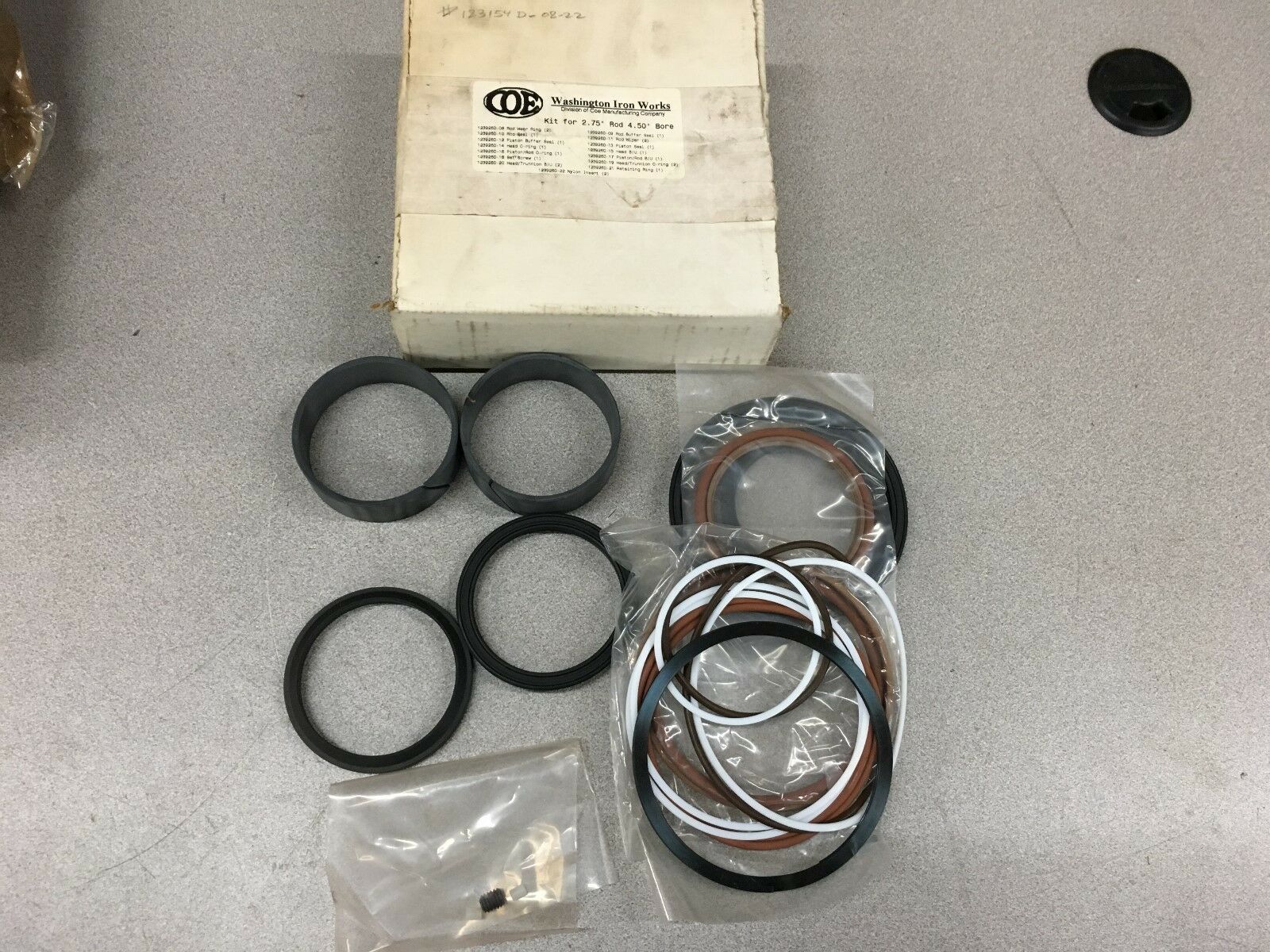 NEW IN BOX WASHINGTON IRON WORKS CYLINDER REPAIR KIT 2.75" ROD 4.50" BORE