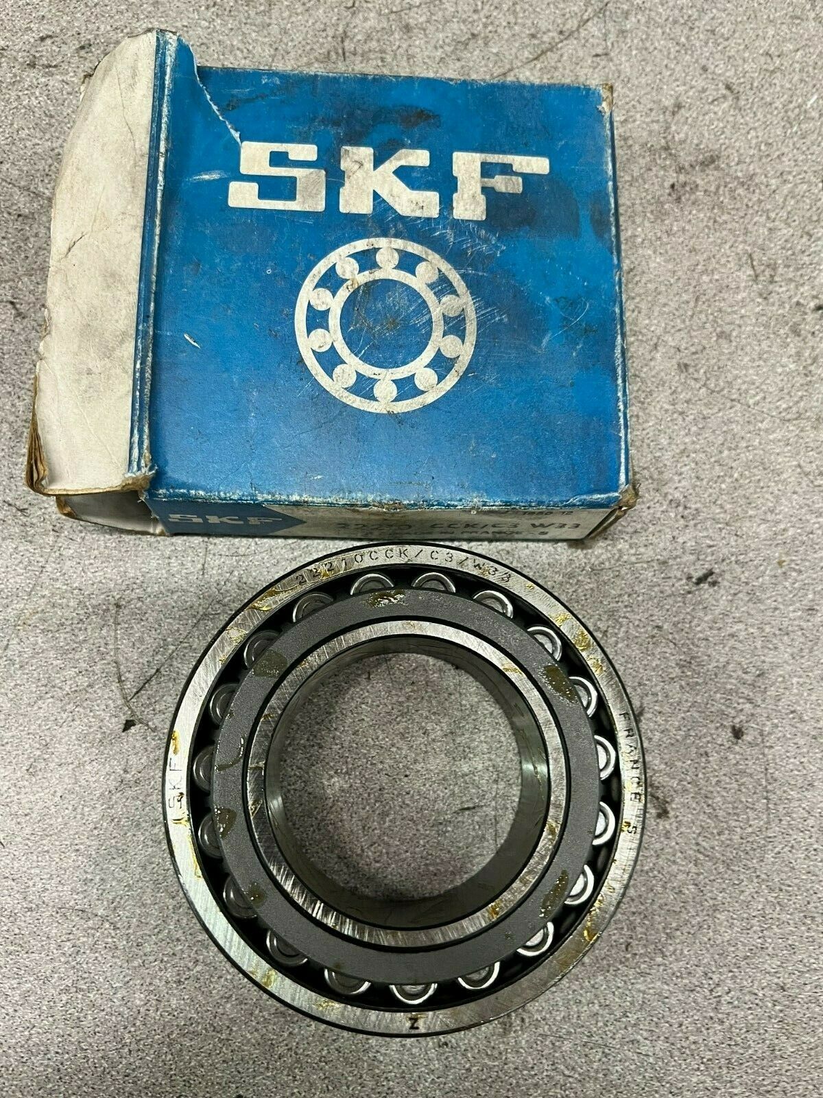 NEW IN BOX SKF CYLINDRICAL BEARING 22210 CCK/C3 W33