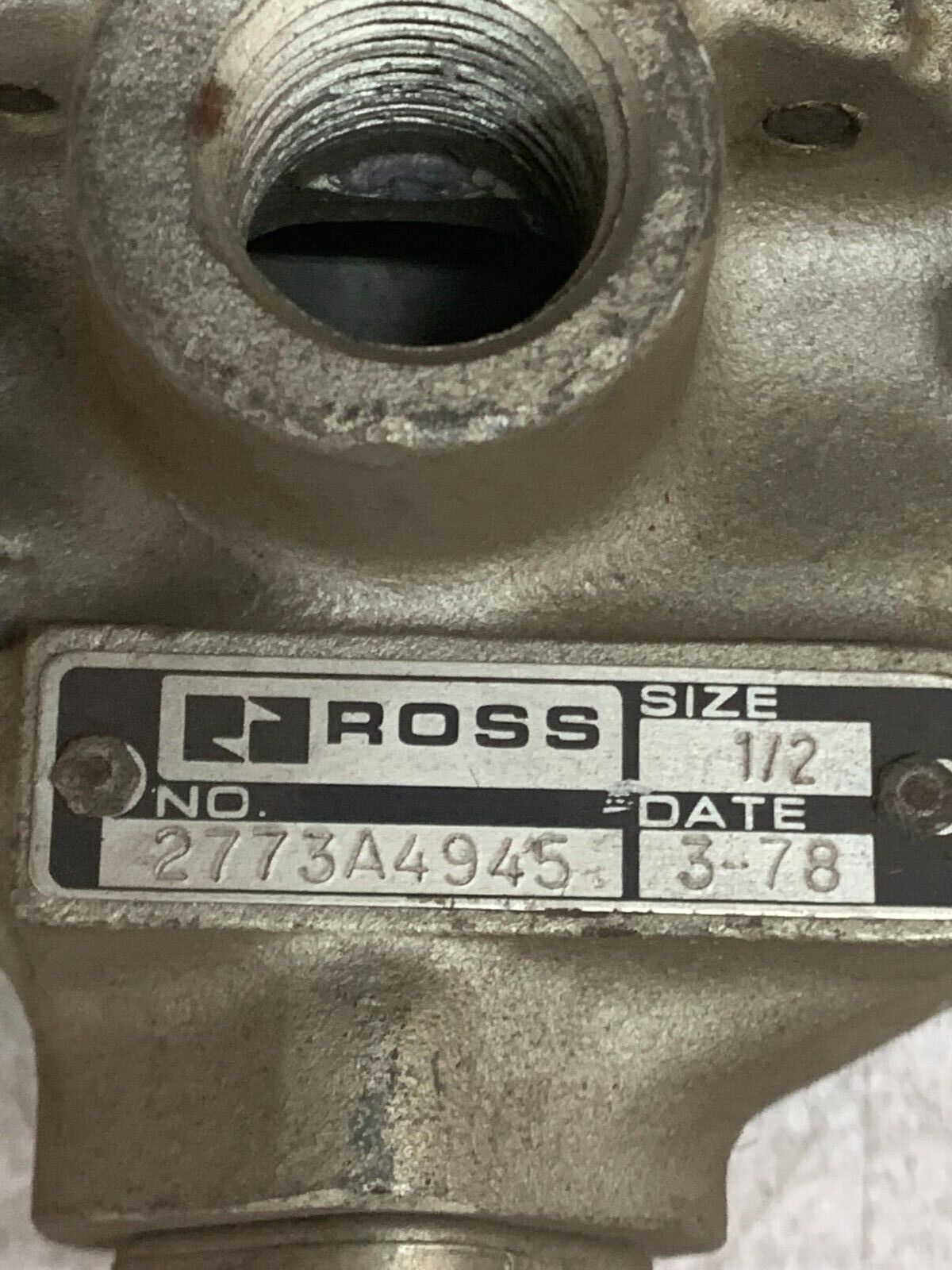 USED ROSS 1/2" PNEUMATIC VALVE 2773A4945 WITH 251H79