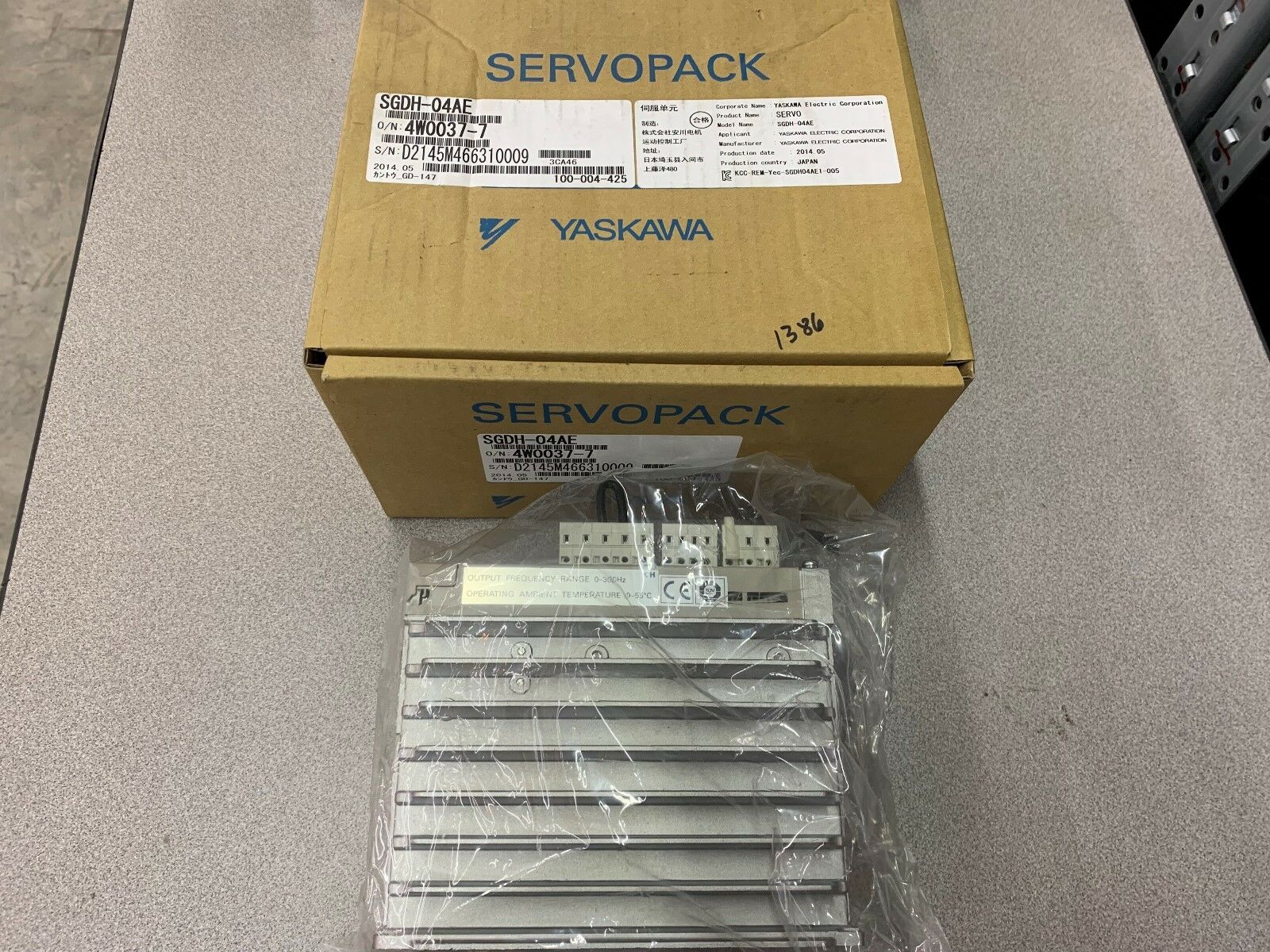 NEW IN BOX YASKAWA SERVO SGDH-04AE