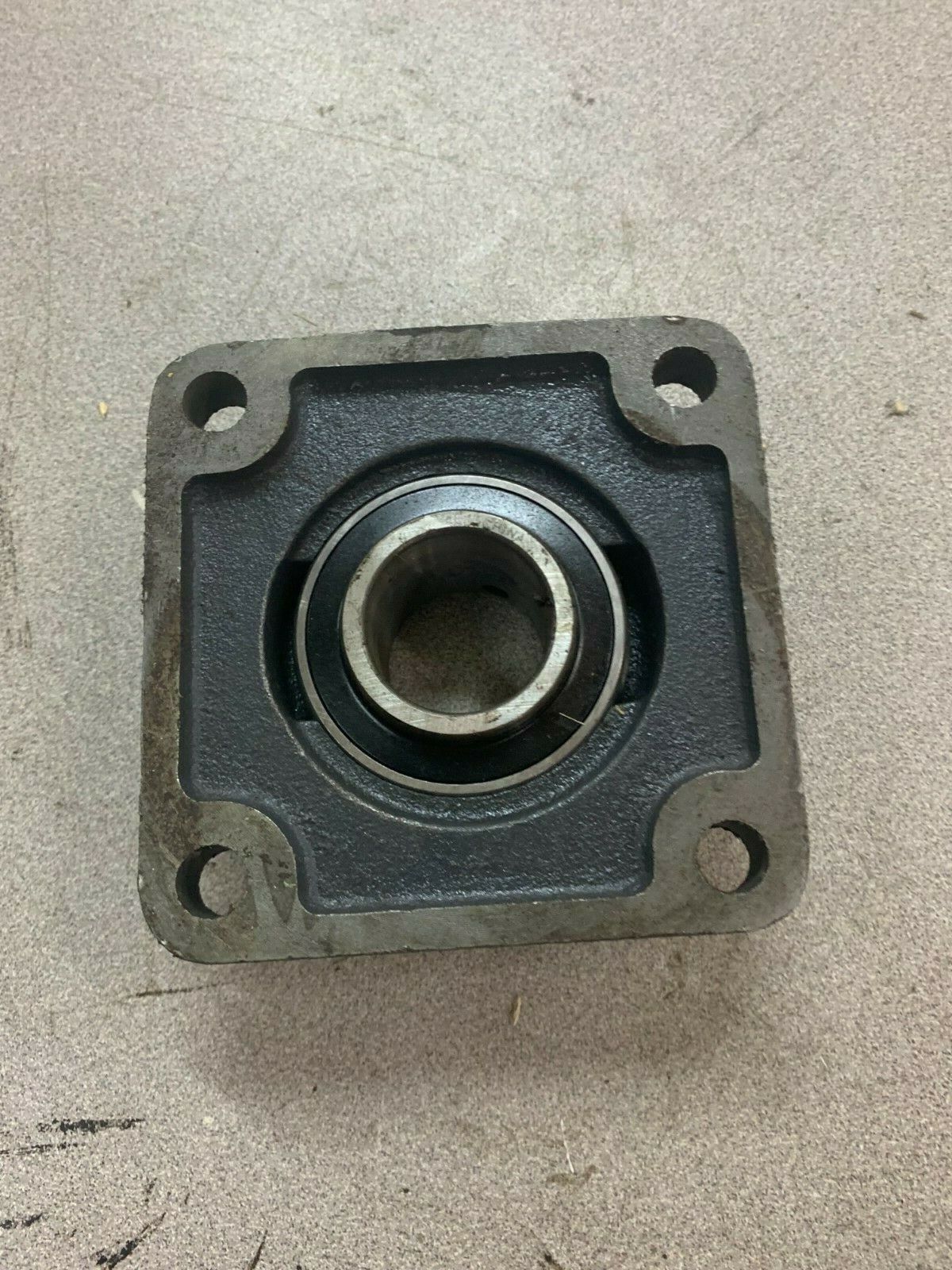 NEW HLU F206 4-BOLT FLANGE BEARING 1-1/4" BORE UC206-20