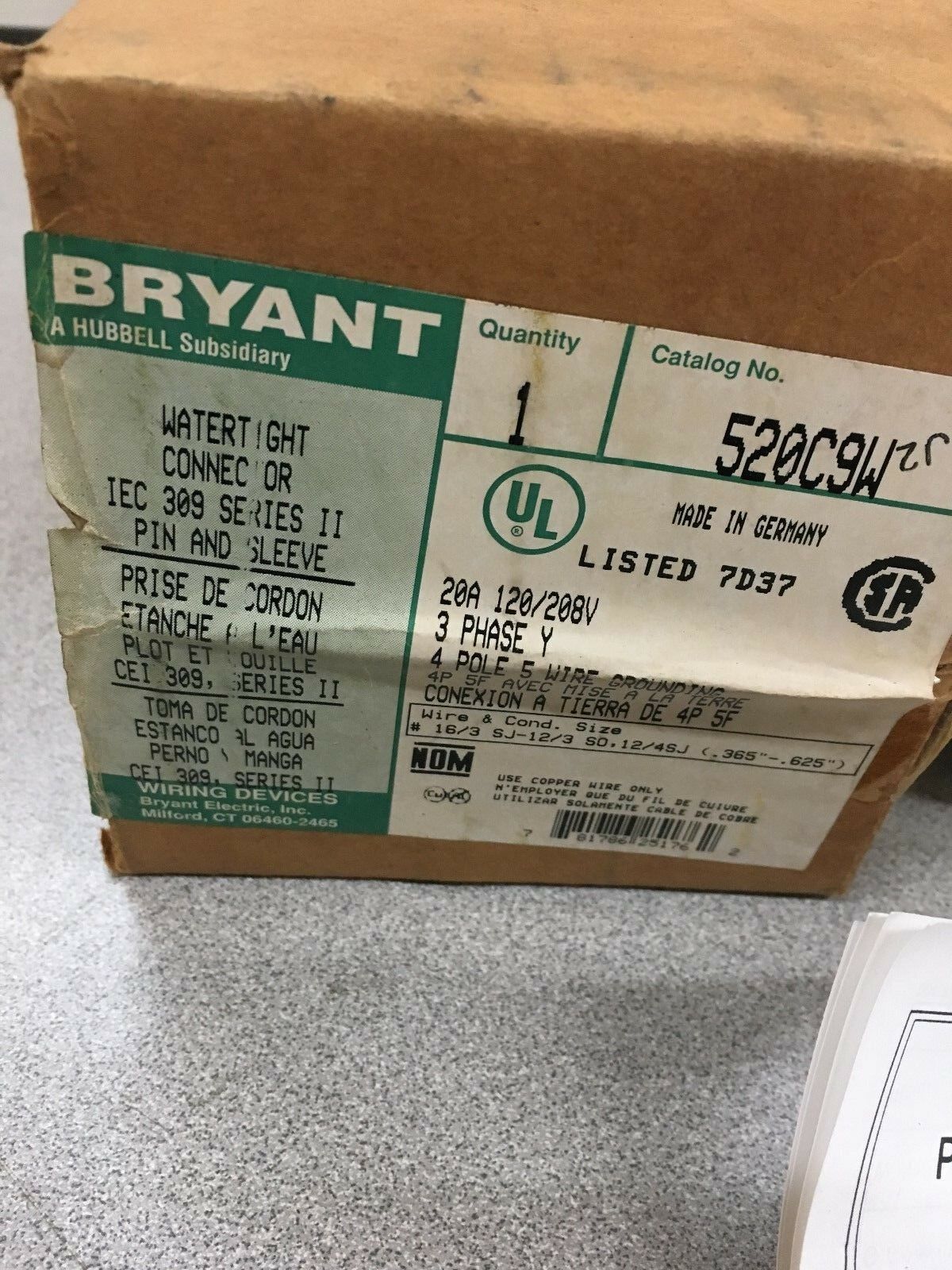 NEW IN BOX BRYANT 20AMP WATERTIGHT CONNECTOR 520C9W