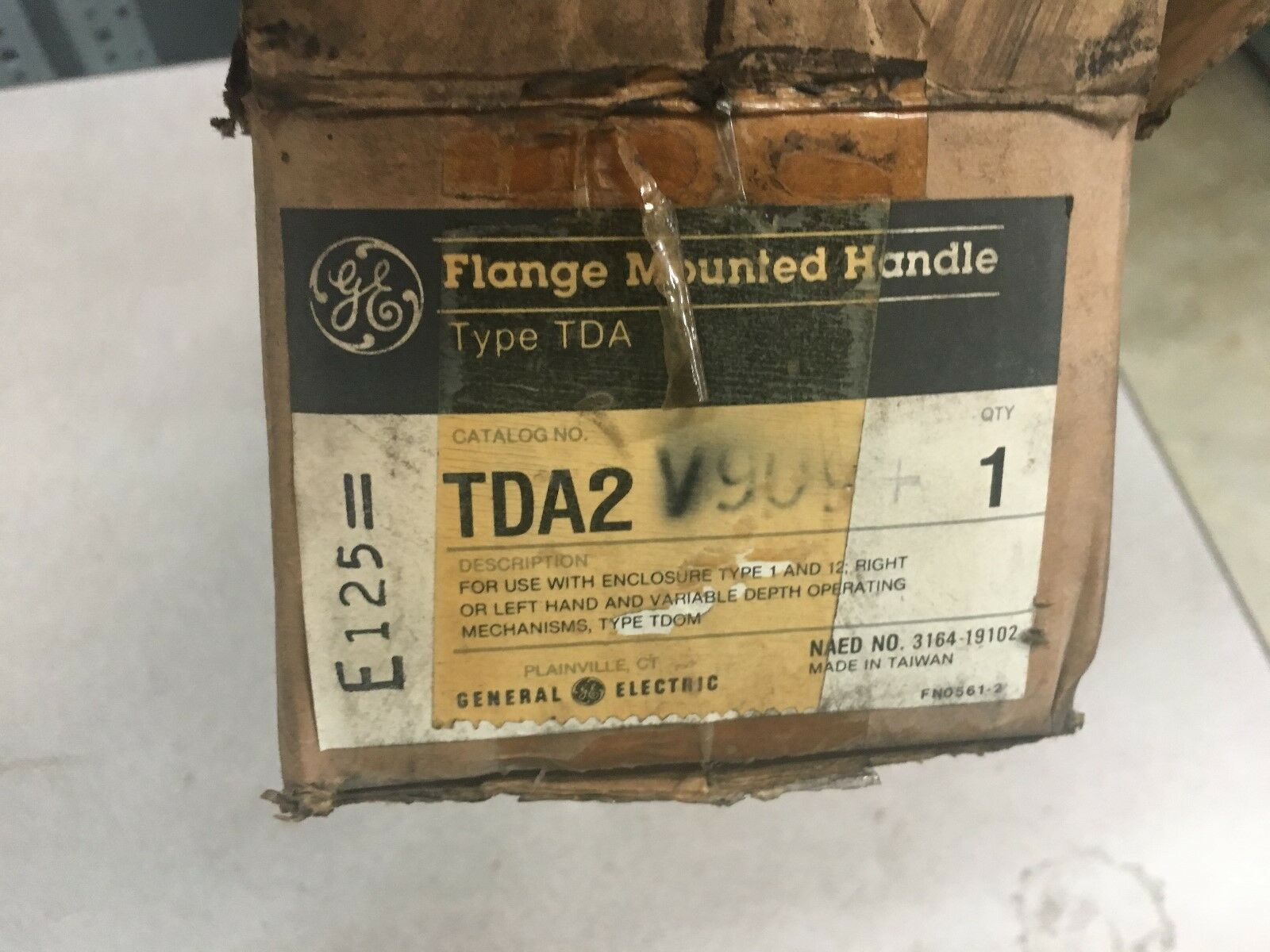 NEW IN BOX GENERAL ELECTRIC FLANGE MOUNTED HANDLE TDA2