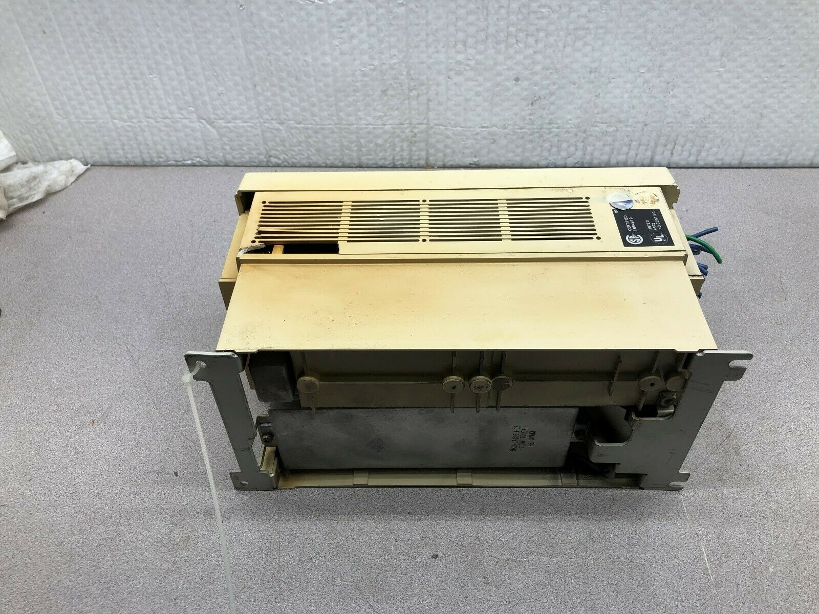 USED MITSUBISHI FEQROL-A200  1.5 HP 380-460 VAC 3 PH INVERTER DRIVE FR-A240-0.75