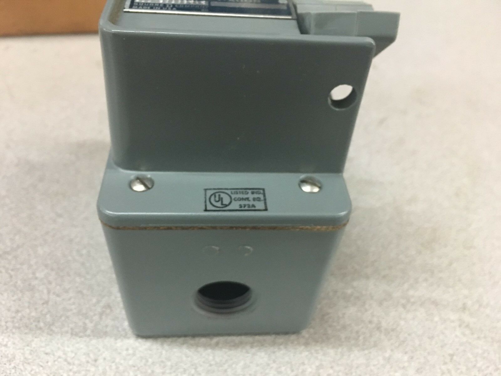 NEW NO BOX SQUARE D PUSHBUTTON STOP STATION 9001 BW-104 SERIES A