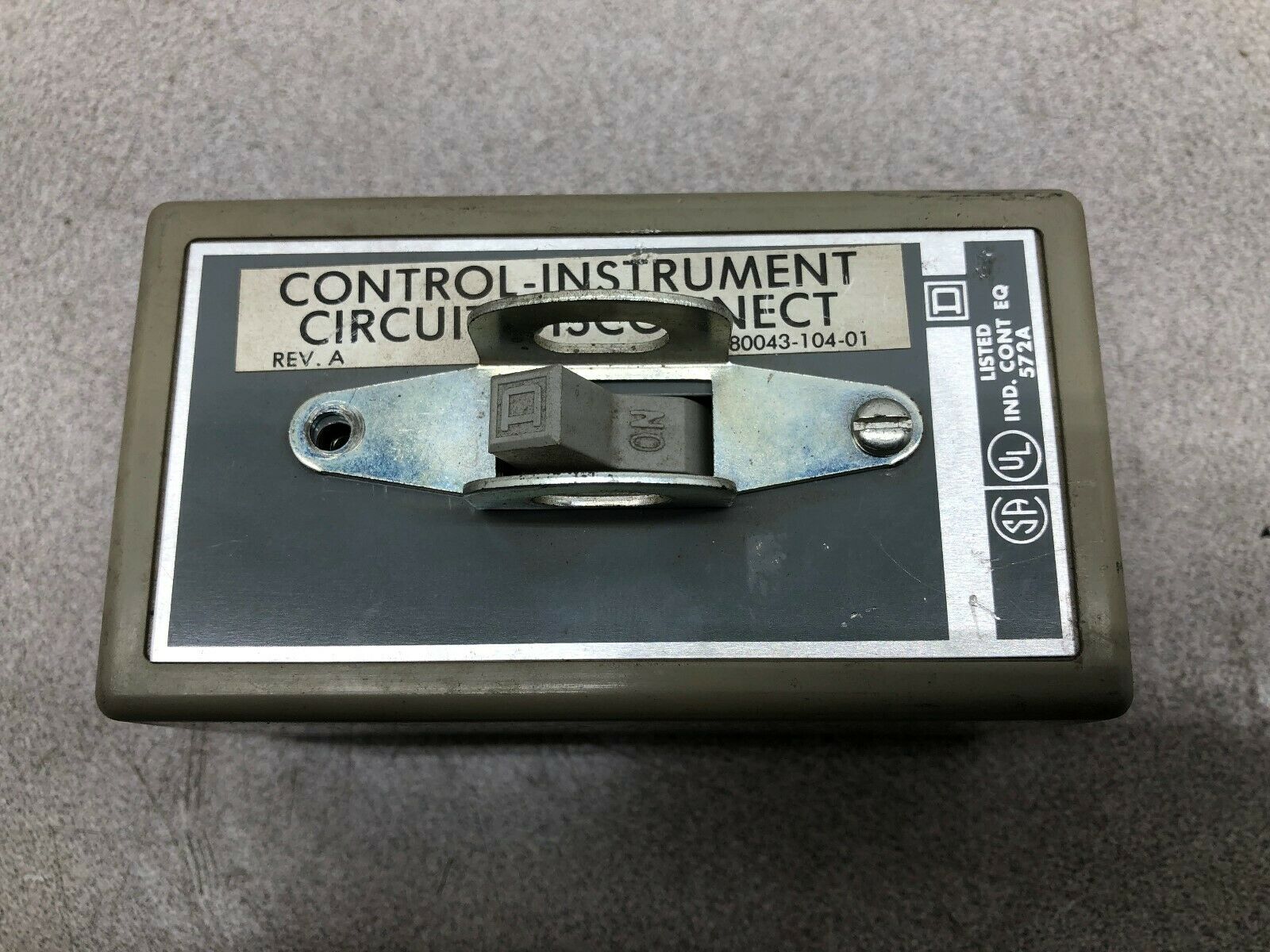 USED SQUARE D MOTOR STARTING SWITCH IN ENCLOSURE 572A