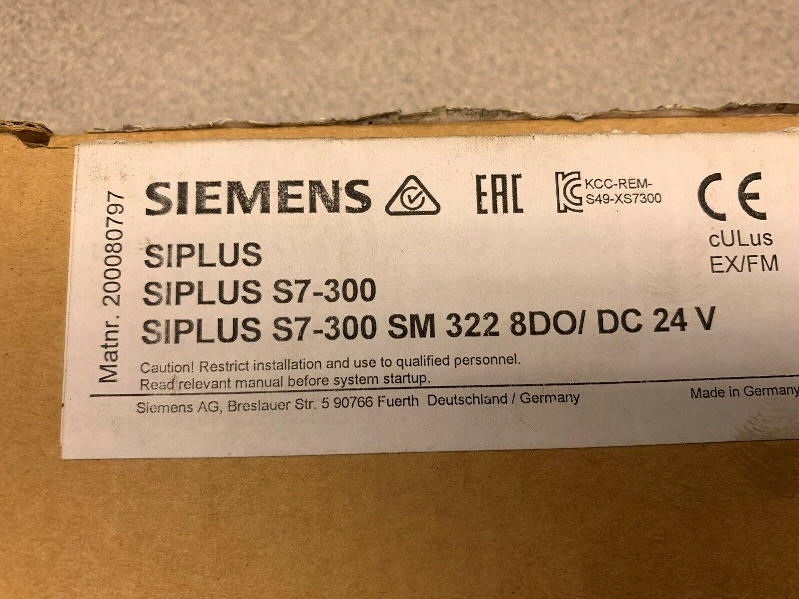 NEW IN BOX SIEMENS DIGITAL OUTPUT SIPLUS S7-300 SM 322 8B0/DC 24 V