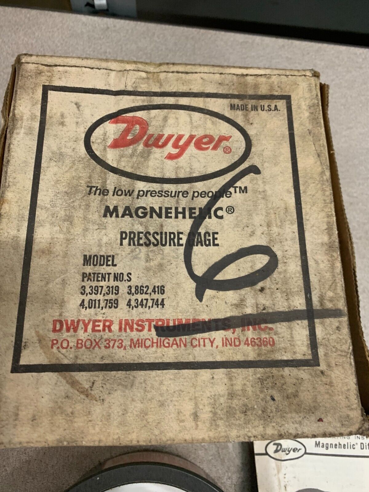 NEW IN BOX DWYER MAGNEHELIC PRESSURE GAUGE 2015