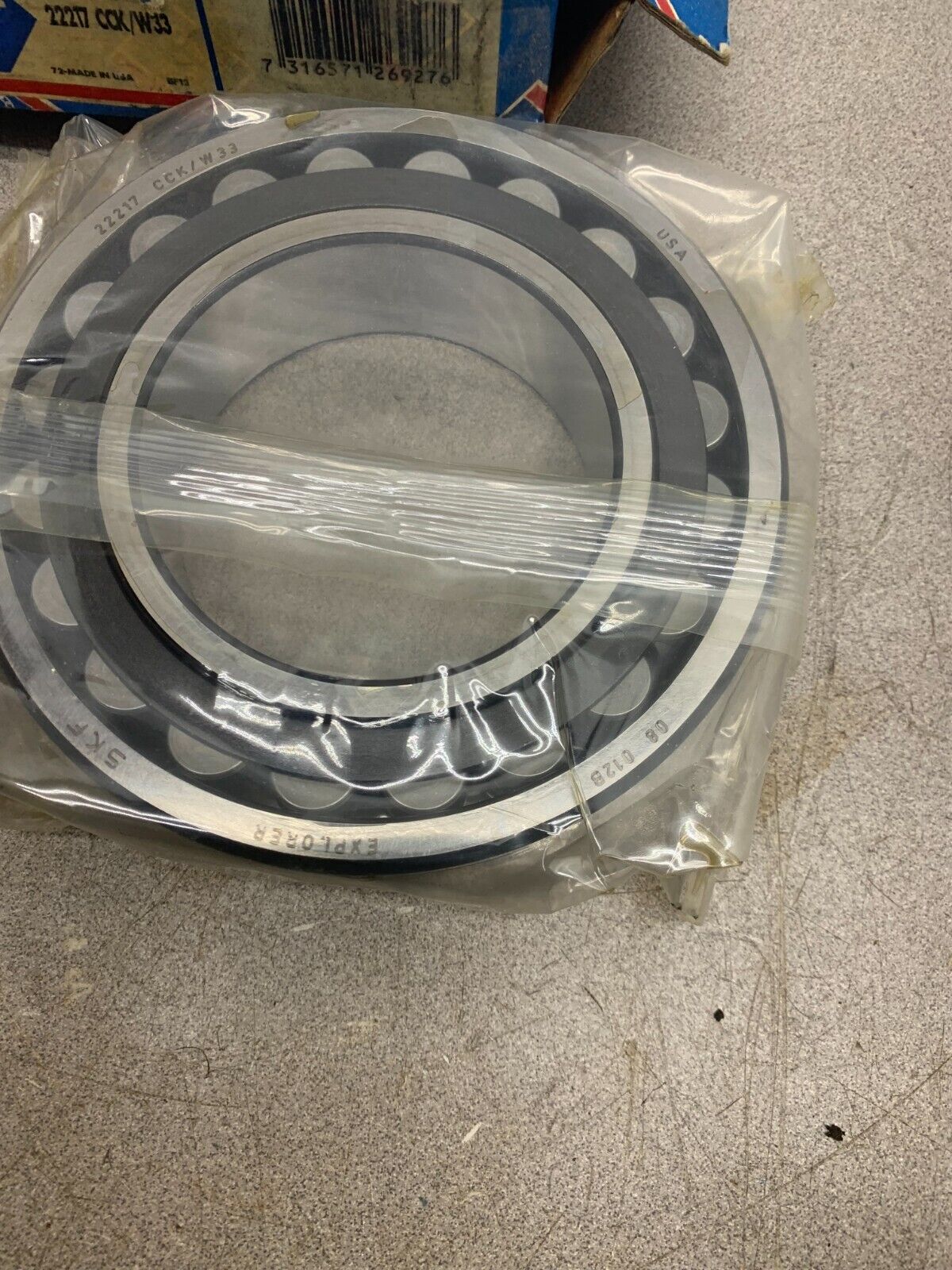 NEW IN BOX SKF 22217CCKW33 SPHERICAL ROLLER BEARING 22217 CCK/W33