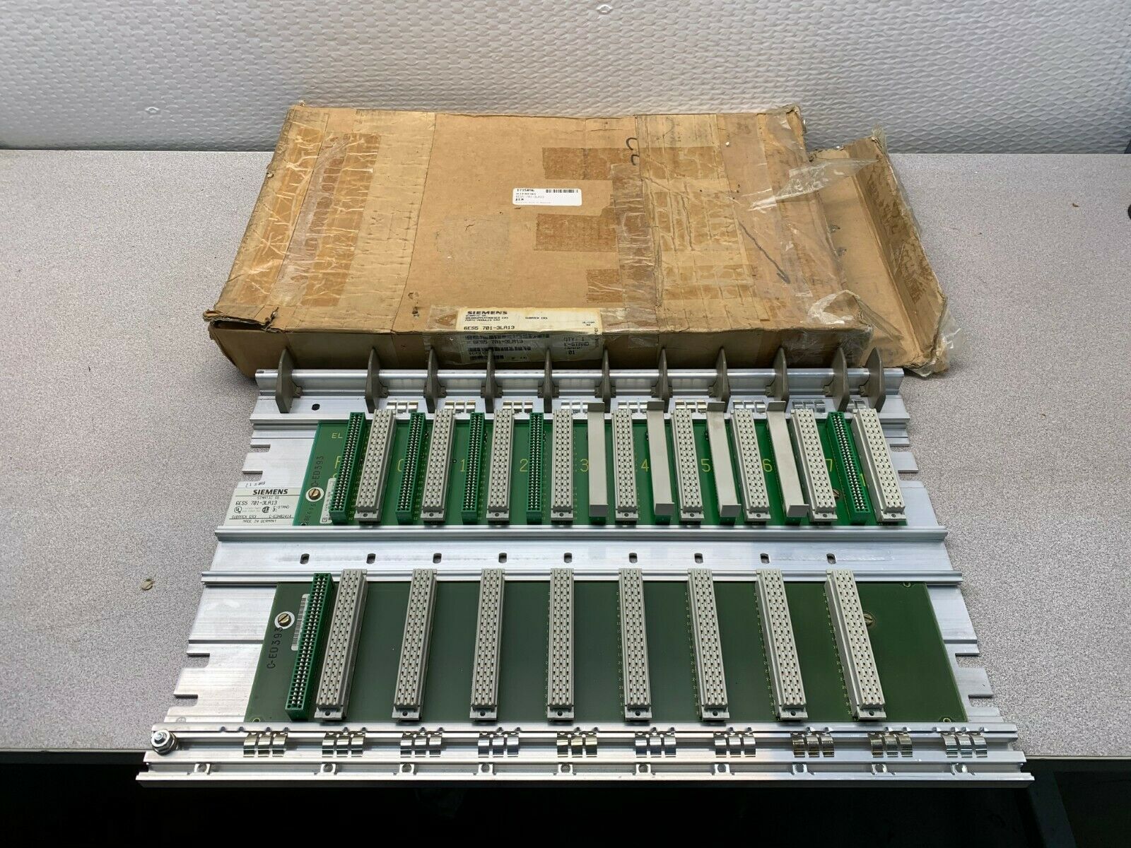 NEW IN BOX SIEMENS SIMATIC S5 SLOT RACK 6ES5 701-3LA13