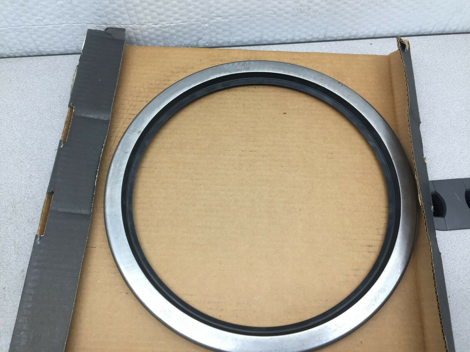 NEW IN BOX GARLOCK KLOSURE OIL SEAL 21238-4075