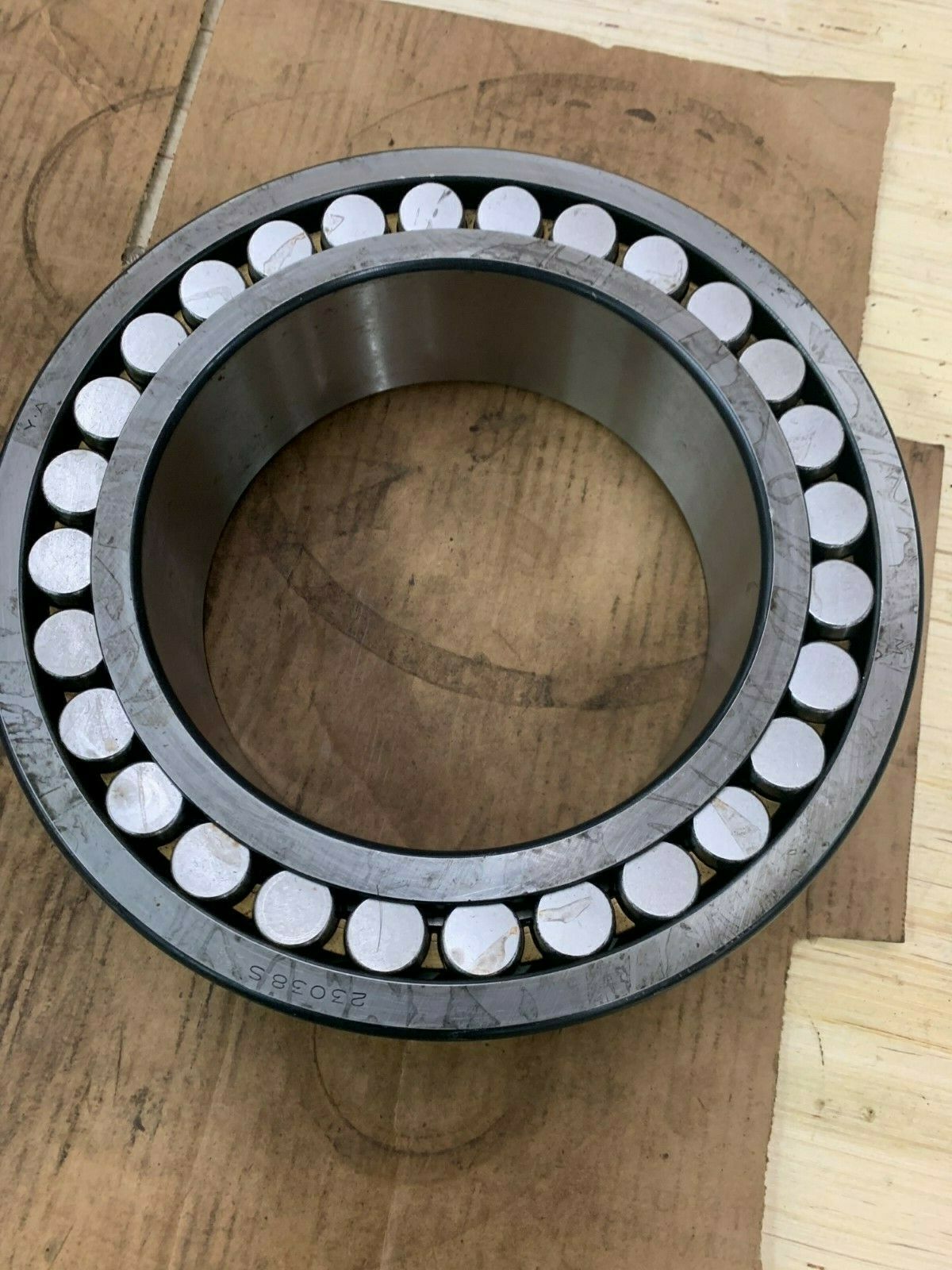 NEW NO BOX SKF SPHERICAL ROLLER BEARING 23038SC3