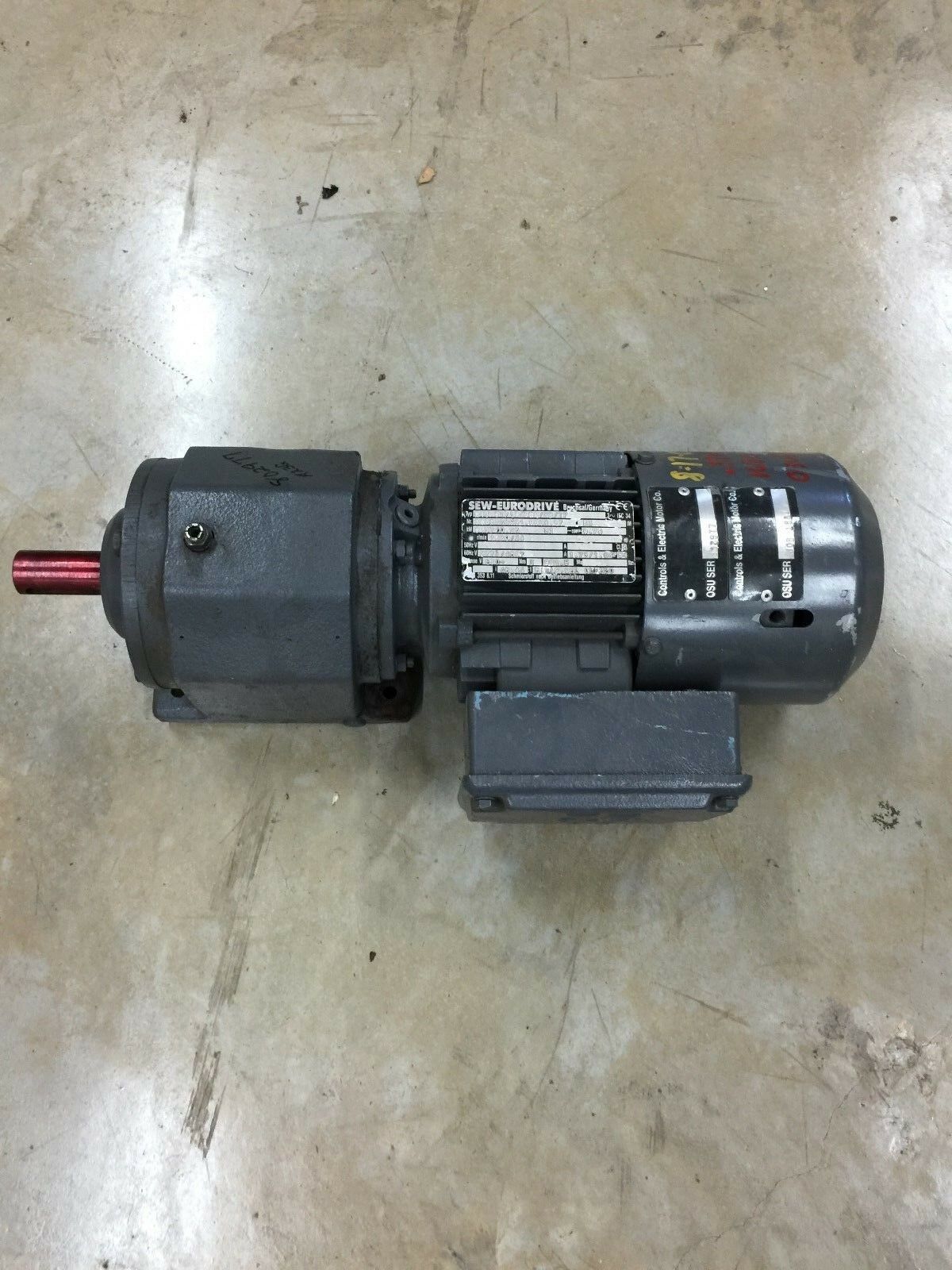 NEW SEW-EURODRIVE 1680/34 RPM GEARMOTOR 48.44:1 RATIO R43 DT71D4BMG/HR/TF