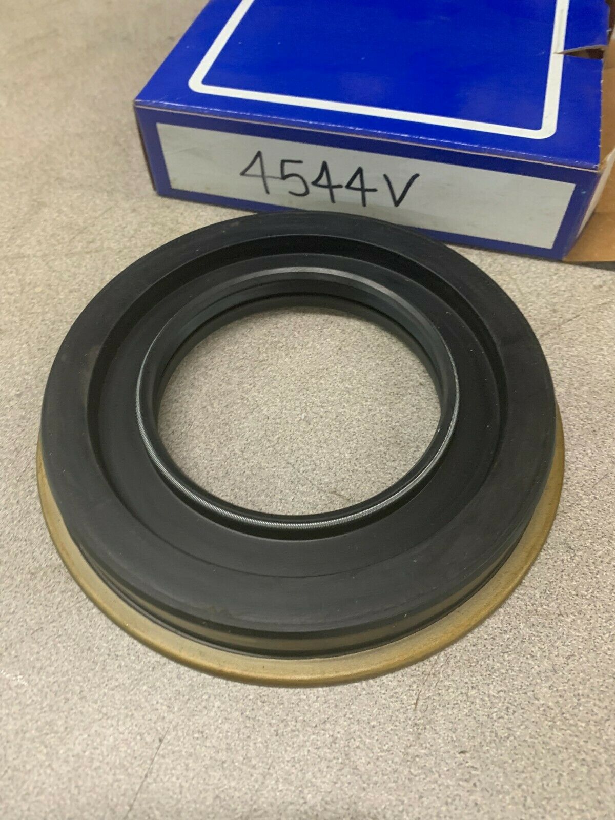 NEW Differential Pinion Seal 4544V