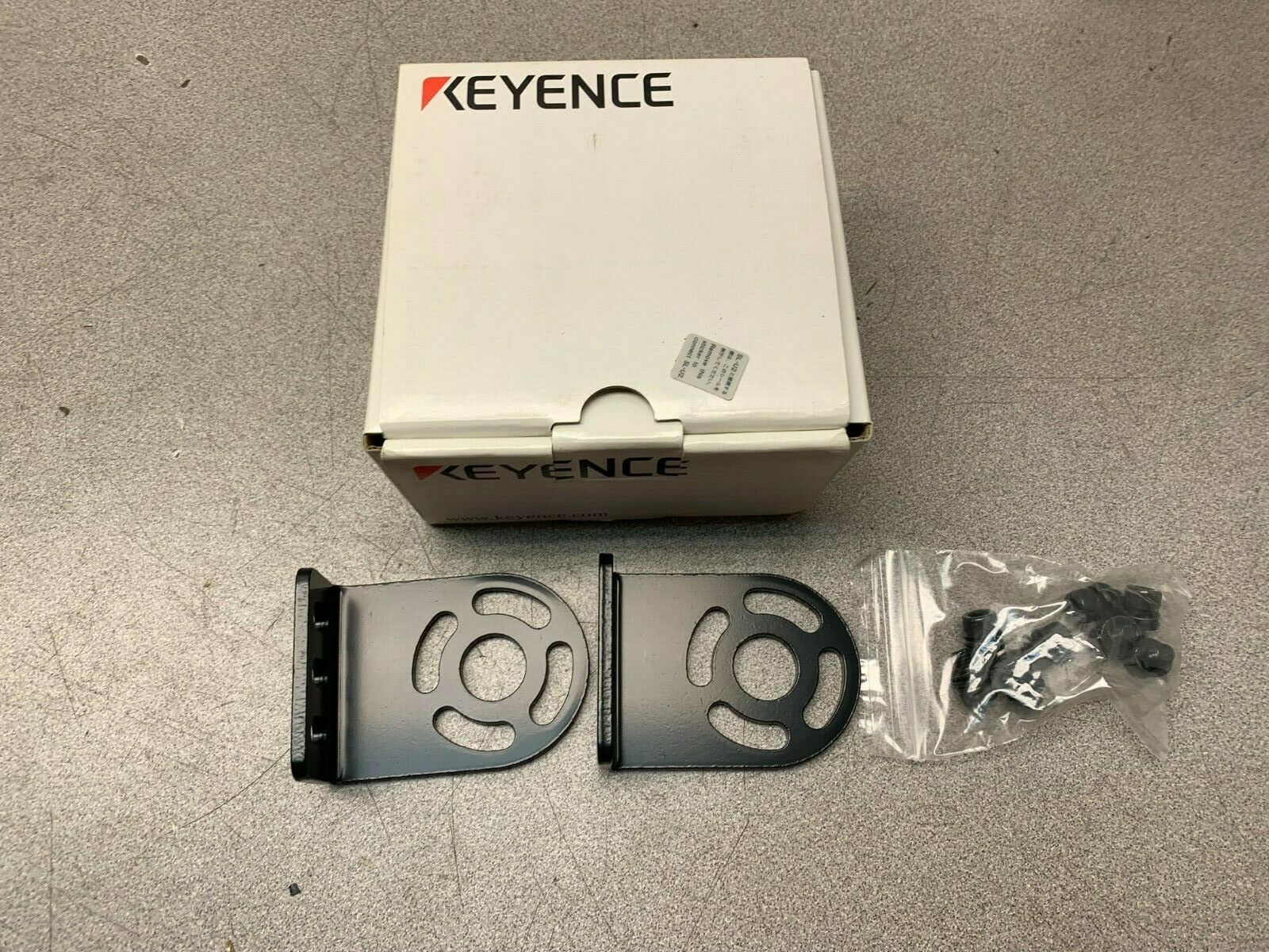 NEW IN BOX KEYENCE LIGHT CURTAIN BRACKETS OP-76819