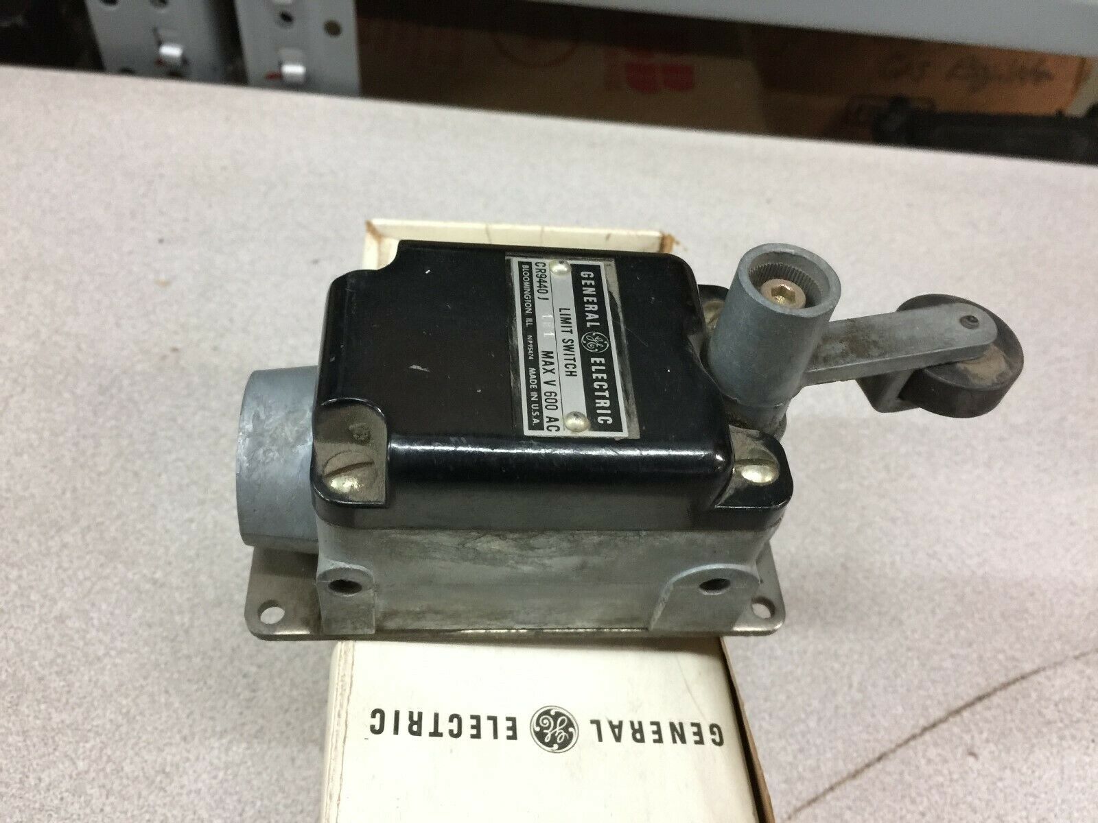 NEW IN BOX GE LIMIT SWITCH CR9440J1E1