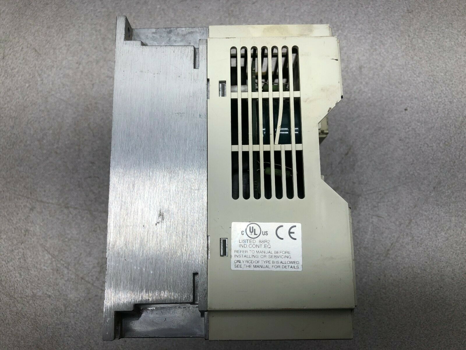 USED MITSUBISHI 4.1 AMP 3 PH 380-480 VAC INPUT 1 HP 2.6 AMP OP 0.2-400 HZ INVERT