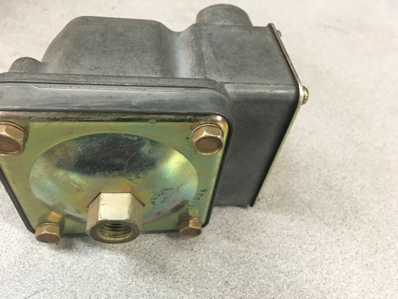 NEW NO BOX BARKSDALE PRESSURE SWITCH D2T-H18-L6