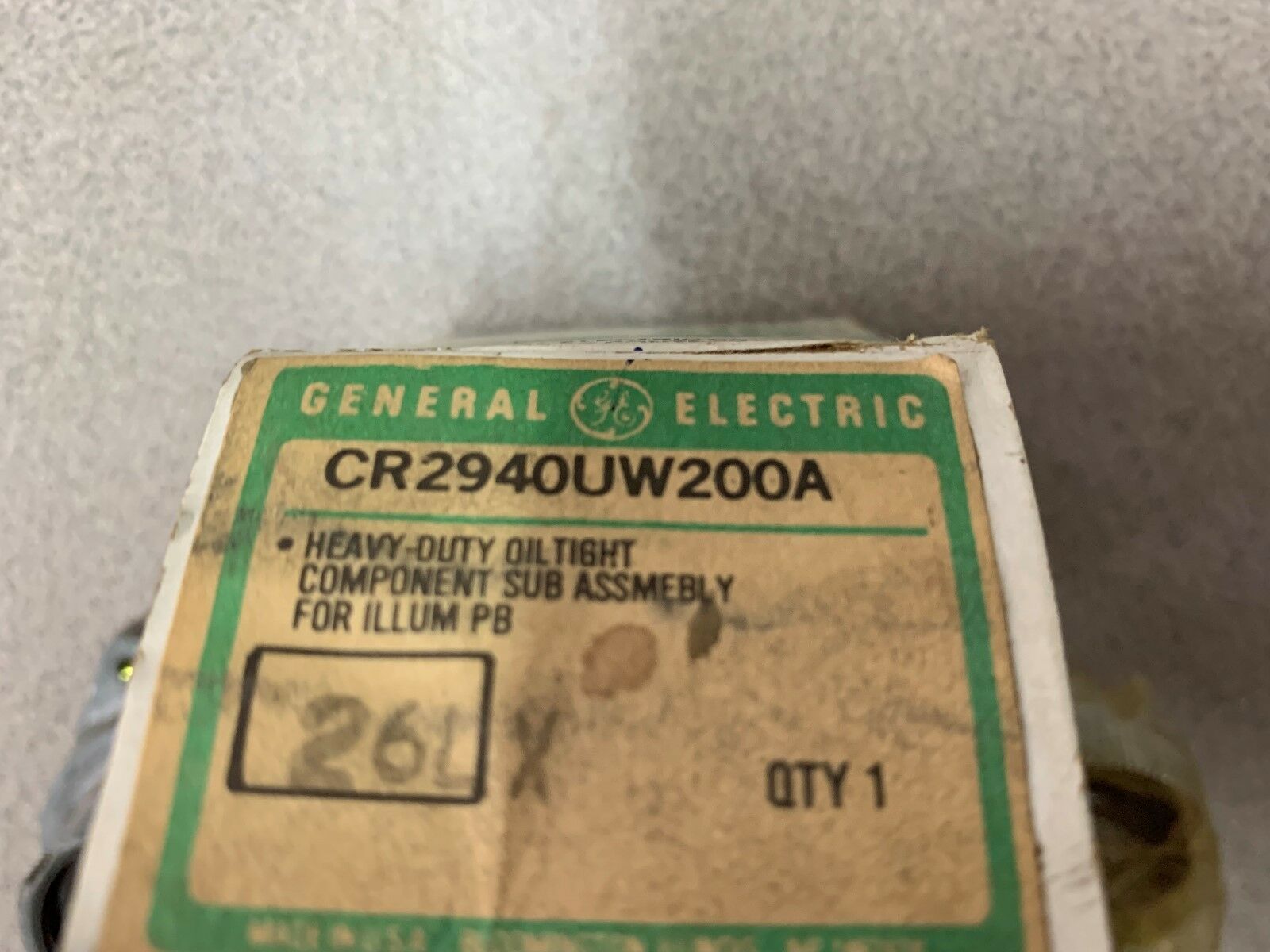 NEW IN BOX GE OIL TIGHT SUB ASSEMBLY CR2940UW200A