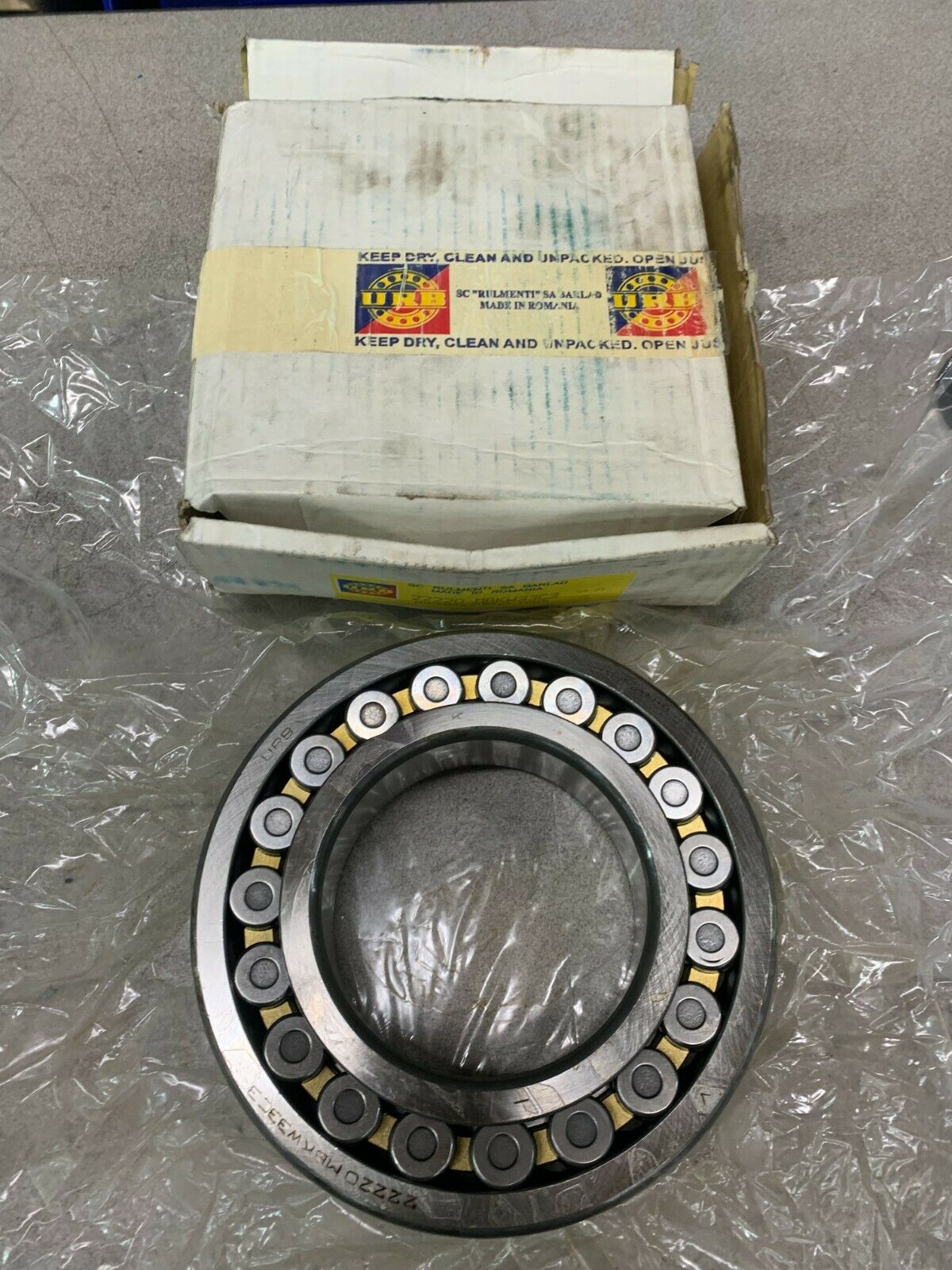 NEW IN BOX URB SPHERICAL ROLLER BEARING 22220 MBKW33C3