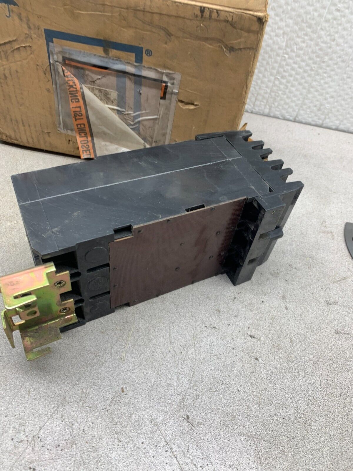 NEW IN BOX SQUARE D 2 POLE 125AMP CIRCUIT BREAKER KA26125AB