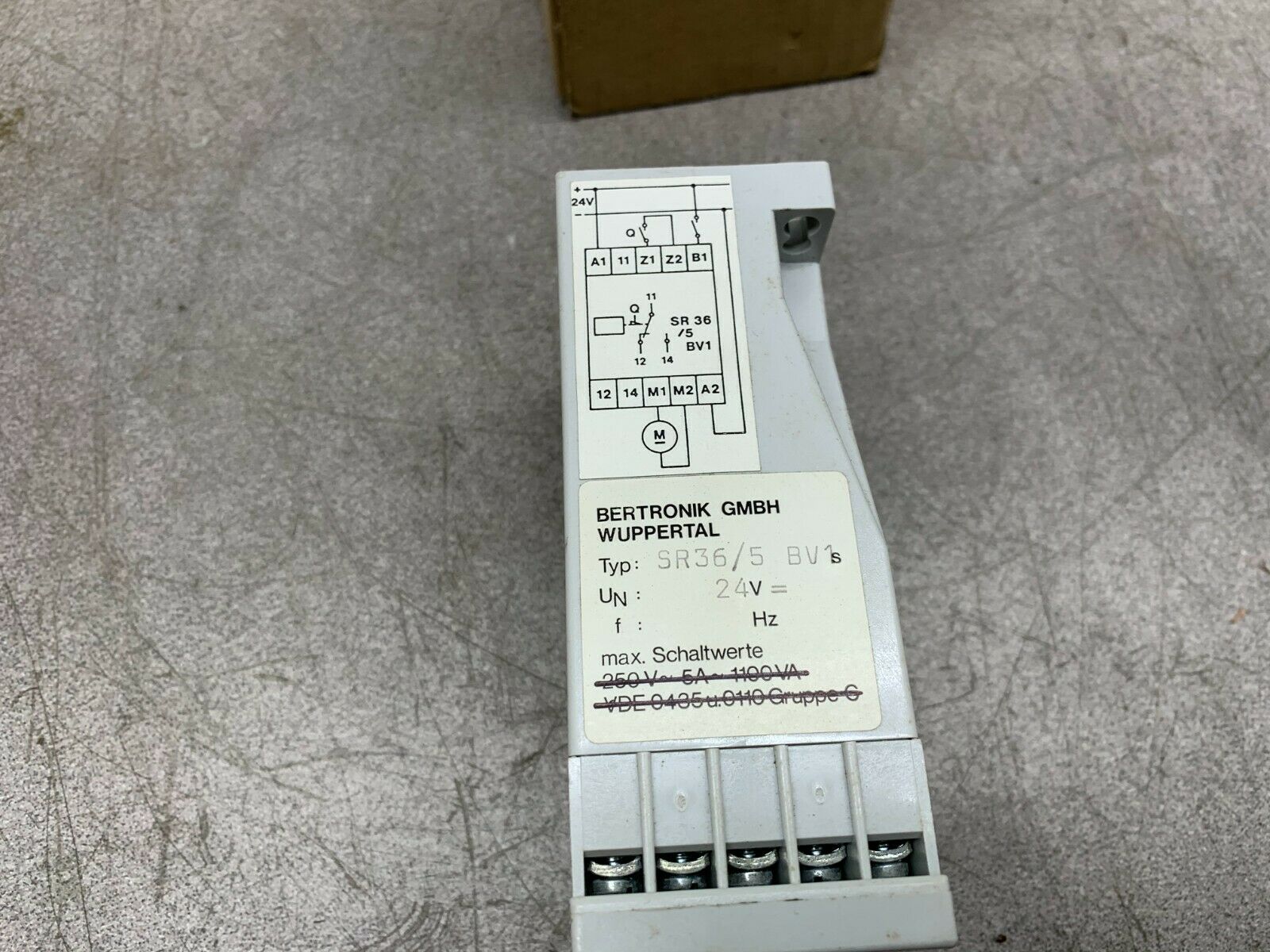 NEW IN BOX BERTRONIK RELAY SR36/5 BV1 RELAY 24V.