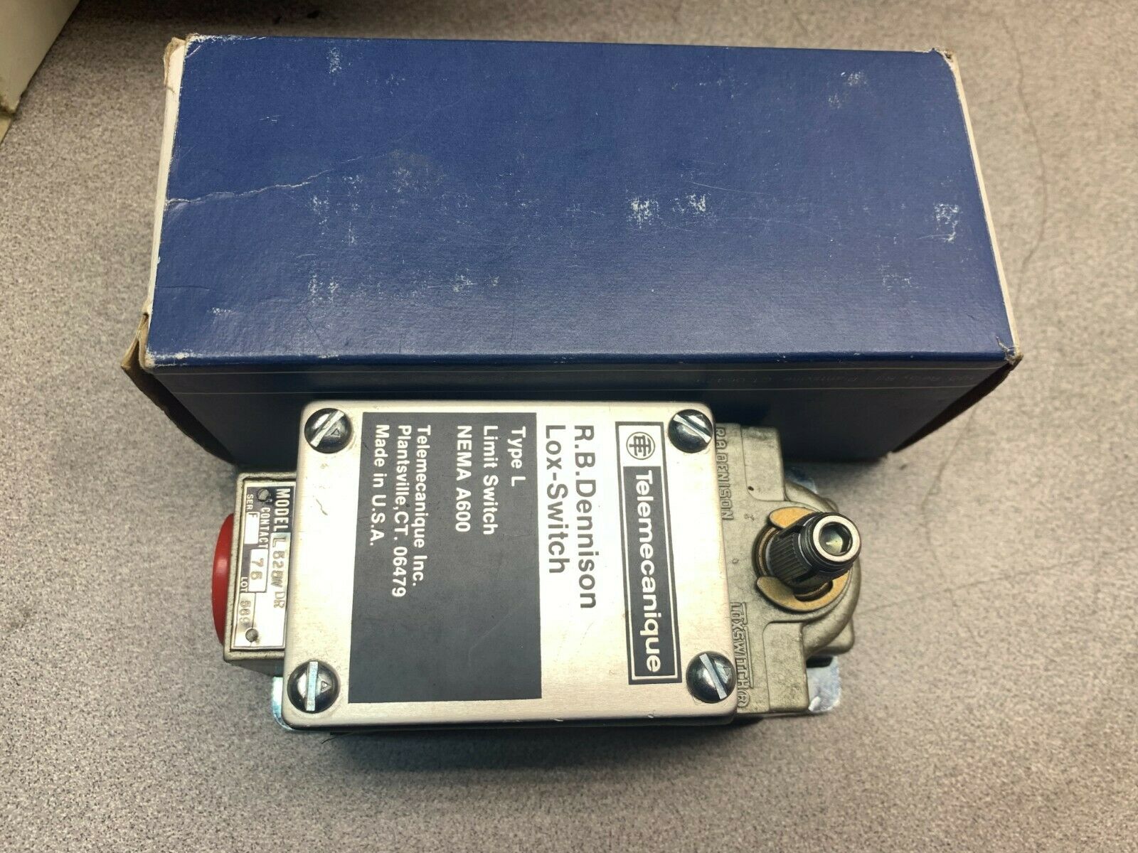 NEW IN BOX TELEMECANIQUE LIMIT SWITCH L525WDR