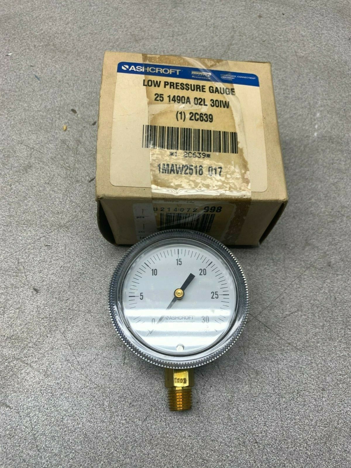 NEW IN BOX ASHCROFT 2C639 PRESSURE GAUGE 25 1490A 02L 30IW