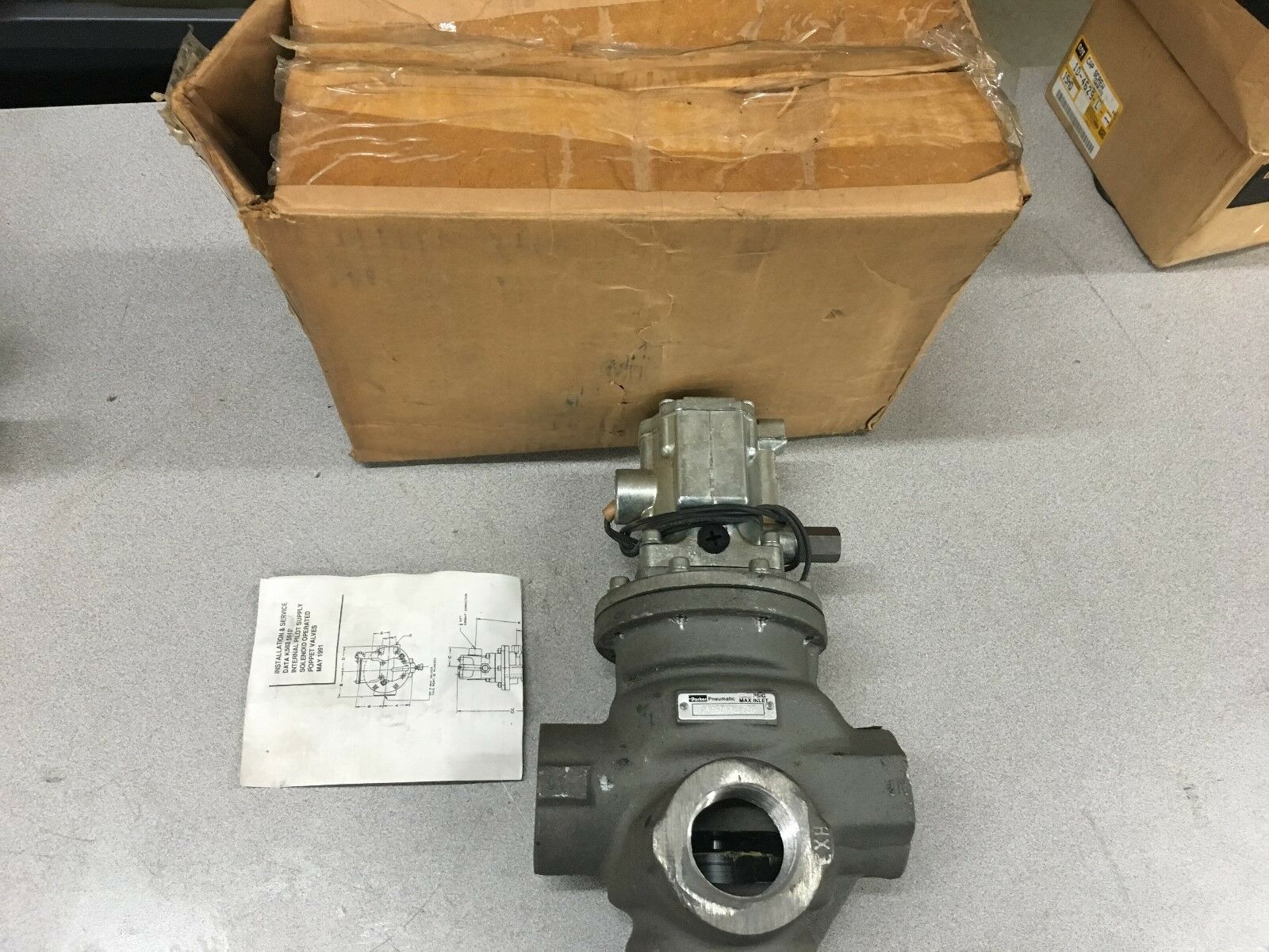 NEW IN BOX PARKER 3-WAY 1" SOLENOID VALVE N3657304735P