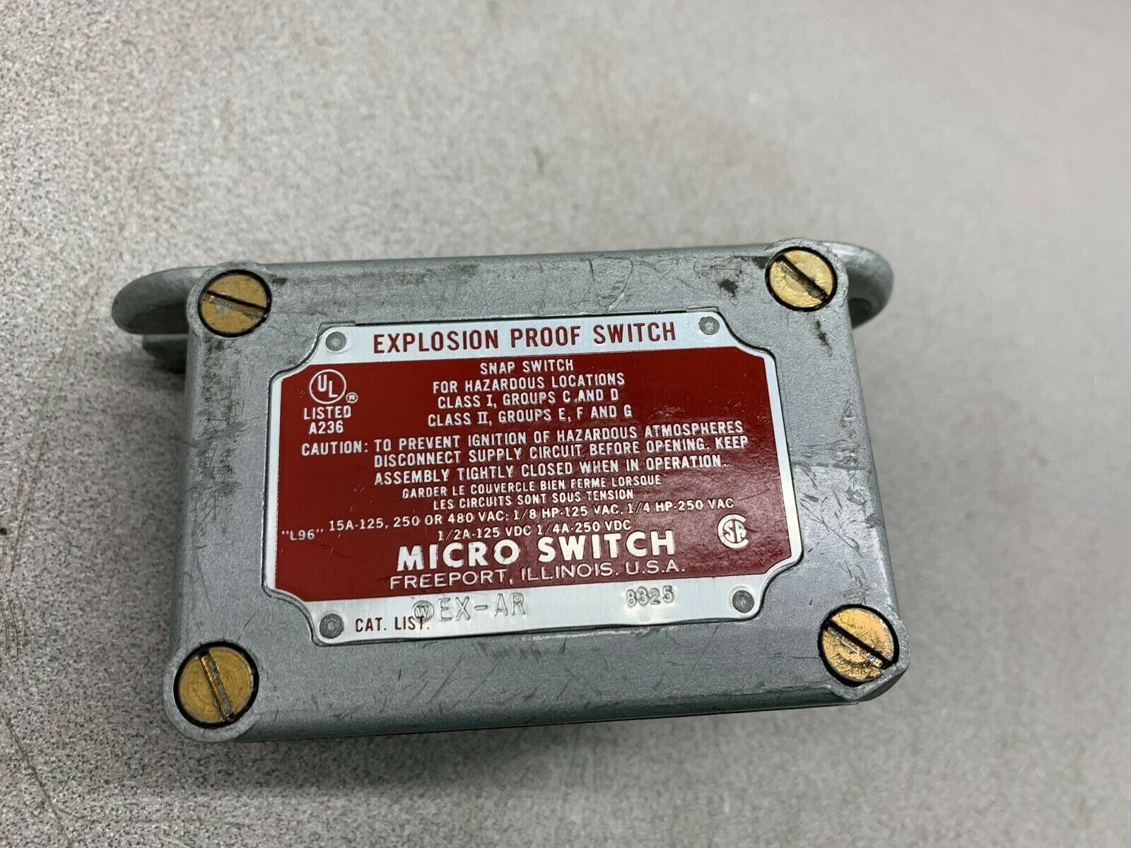 NEW NO BOX MICRO SWITCH EX-AR