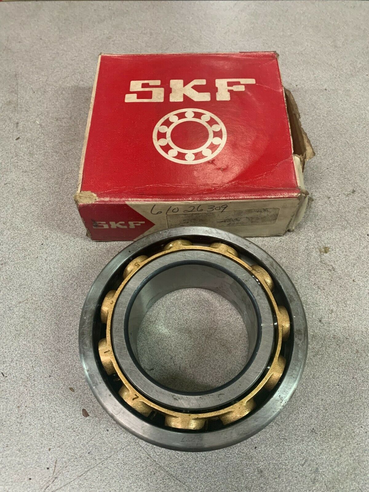 NEW IN BOX SKF ROLLER BEARING 5217 H