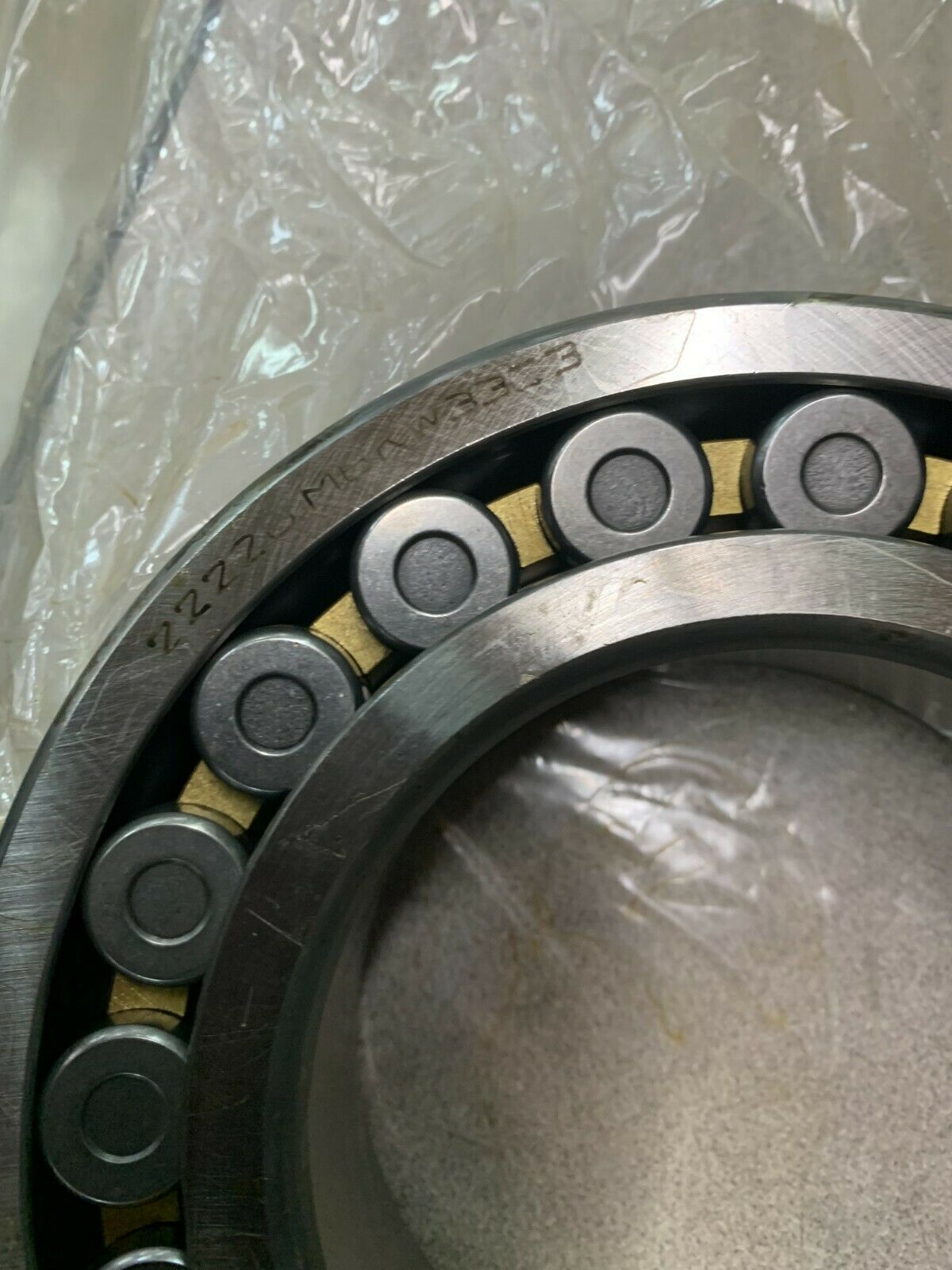 NEW IN BOX URB SPHERICAL ROLLER BEARING 22220 MBKW33C3