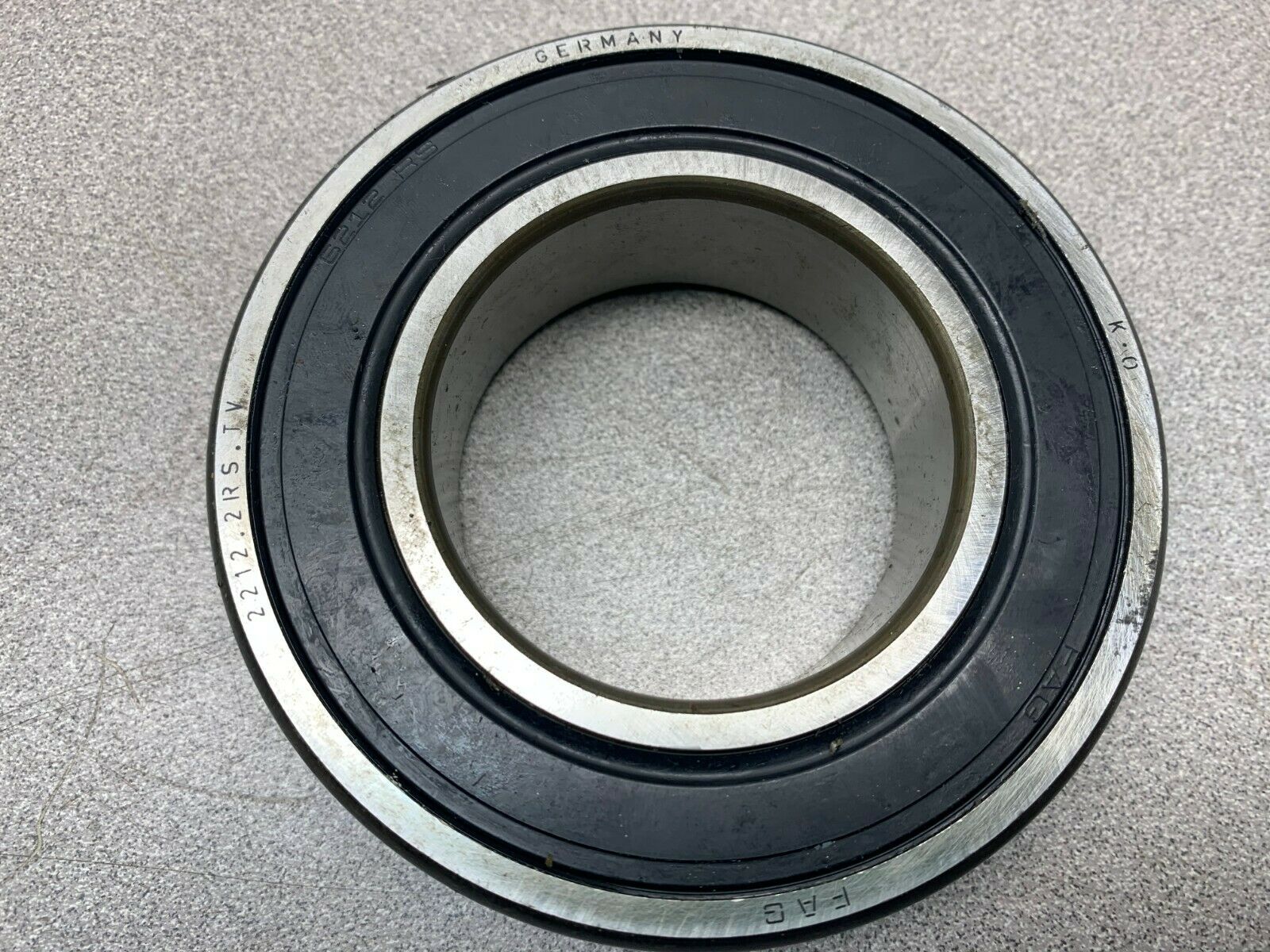 NEW NO BOX FAG BEARING 2212.2RS.TV