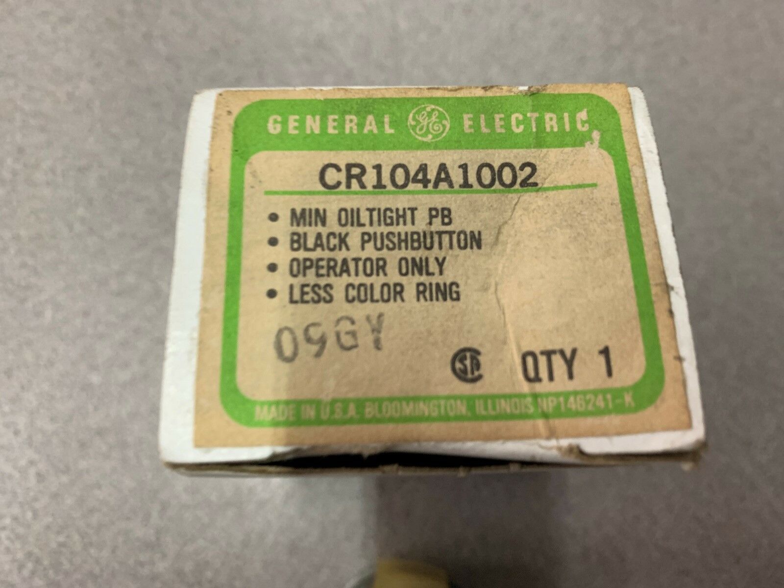 NEW IN BOX GENERAL ELECTRIC PUSHBUTTON CR104A1002