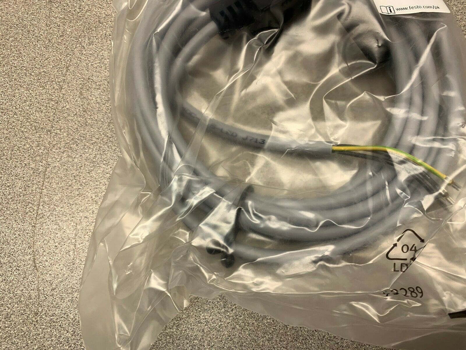 NEW IN BAG FESTO CABLE KMC-1-24DC-2,5-LED