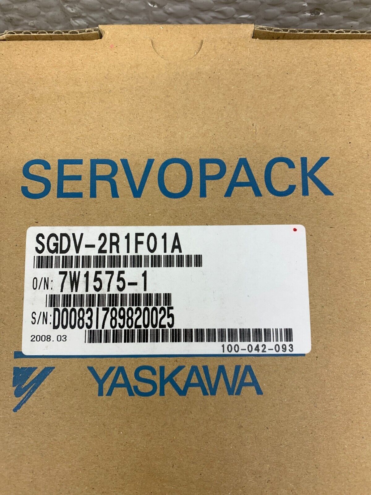 NEW IN BOX YASKAWA SERVOPACK SGDV-2R1F01A SERVO DRIVE