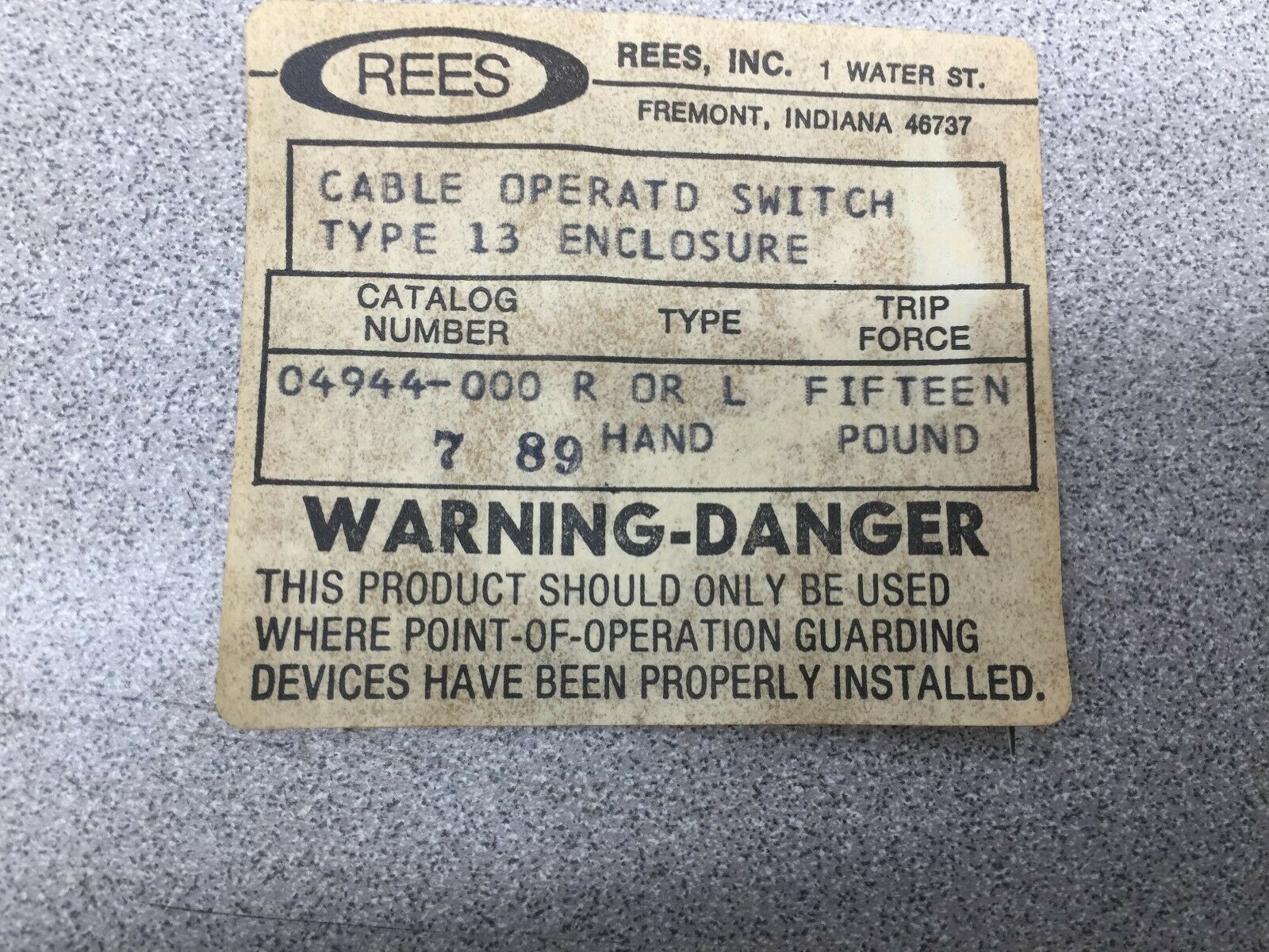 USED REES CABLE OPERATED SWITCH 15# TRIP FORCE RIGHT OR LEFT HAND  04944-000