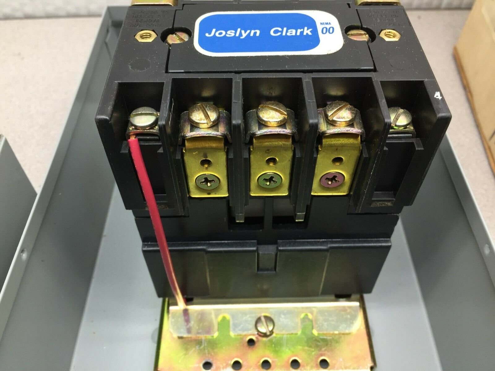 NEW IN BOX JOSLYN CLARK SIZE 00 3POLE 10AMP 5HP CONTACTOR IN NEMA 1 ENCLOSURE T7