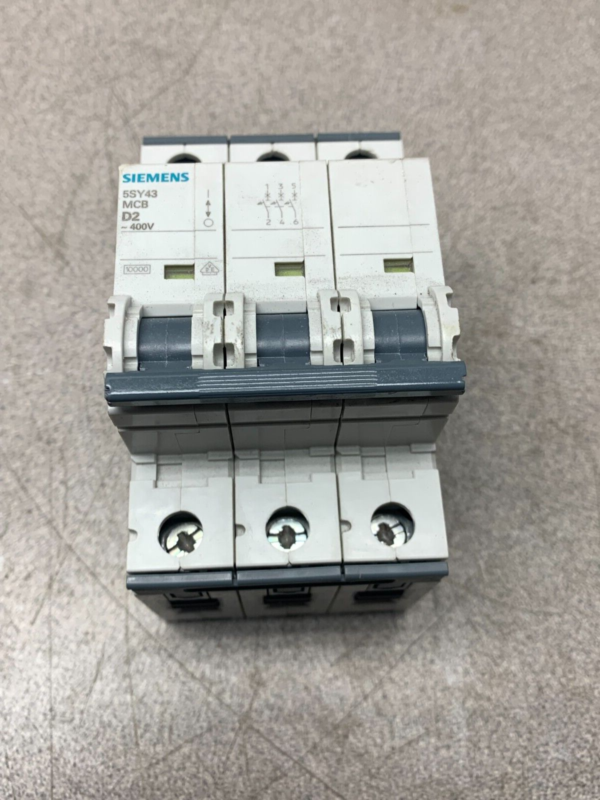 USED SIEMENS 3 POLE CIRCUIT BREAKER 5SY4302-8