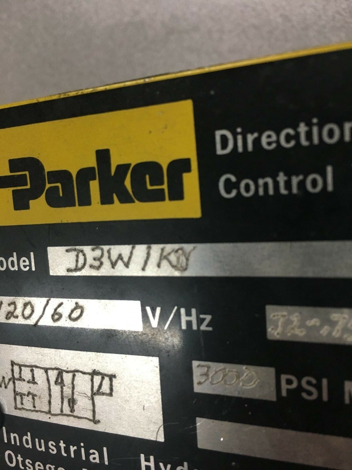 NEW NO BOX PARKER HYDRAULIC DIRECTIONAL CONTROL VALVE D3W1KY