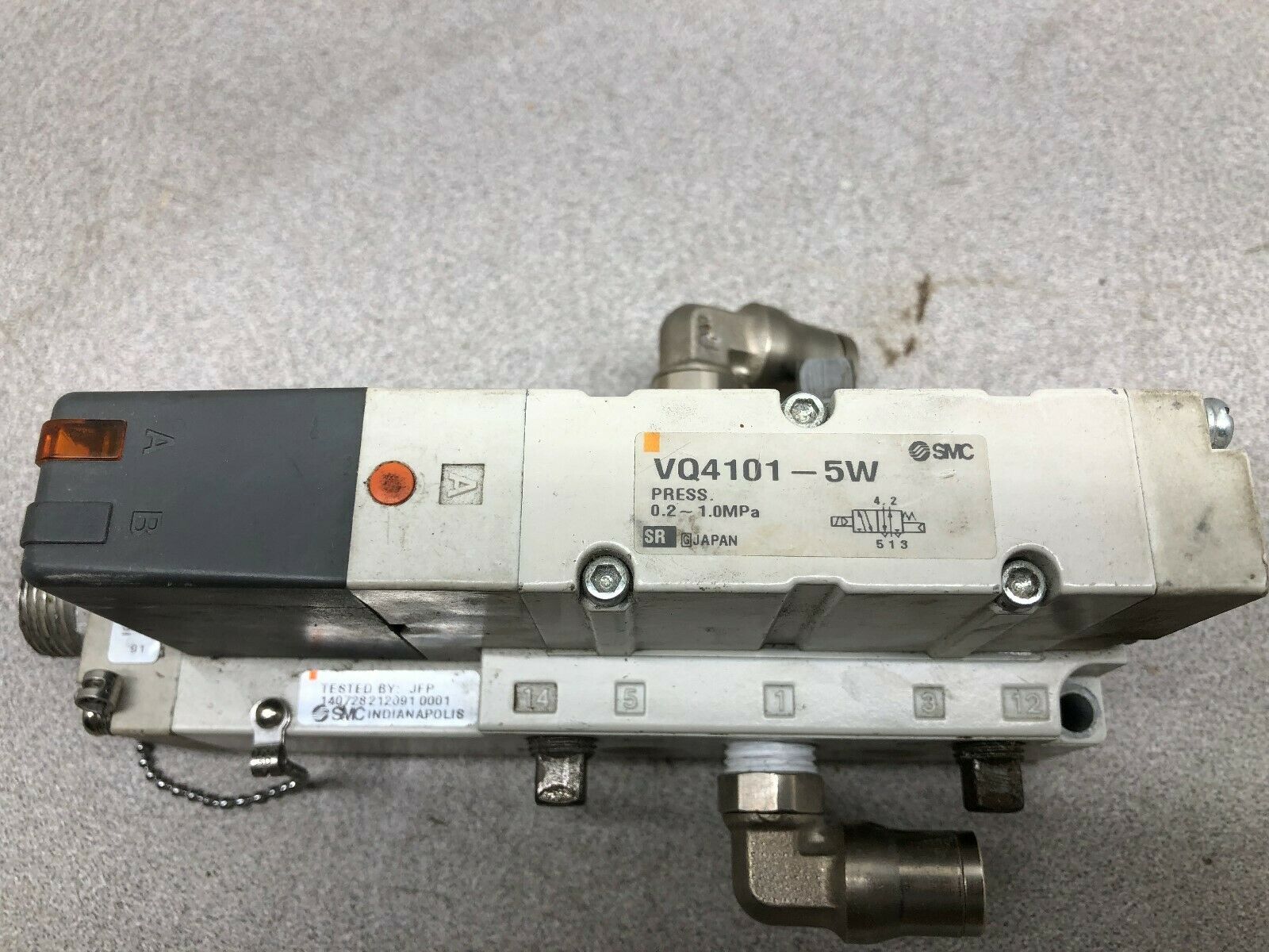 USED SMC PNEUMATIC SOLENOID VALVE VQ4101-5W