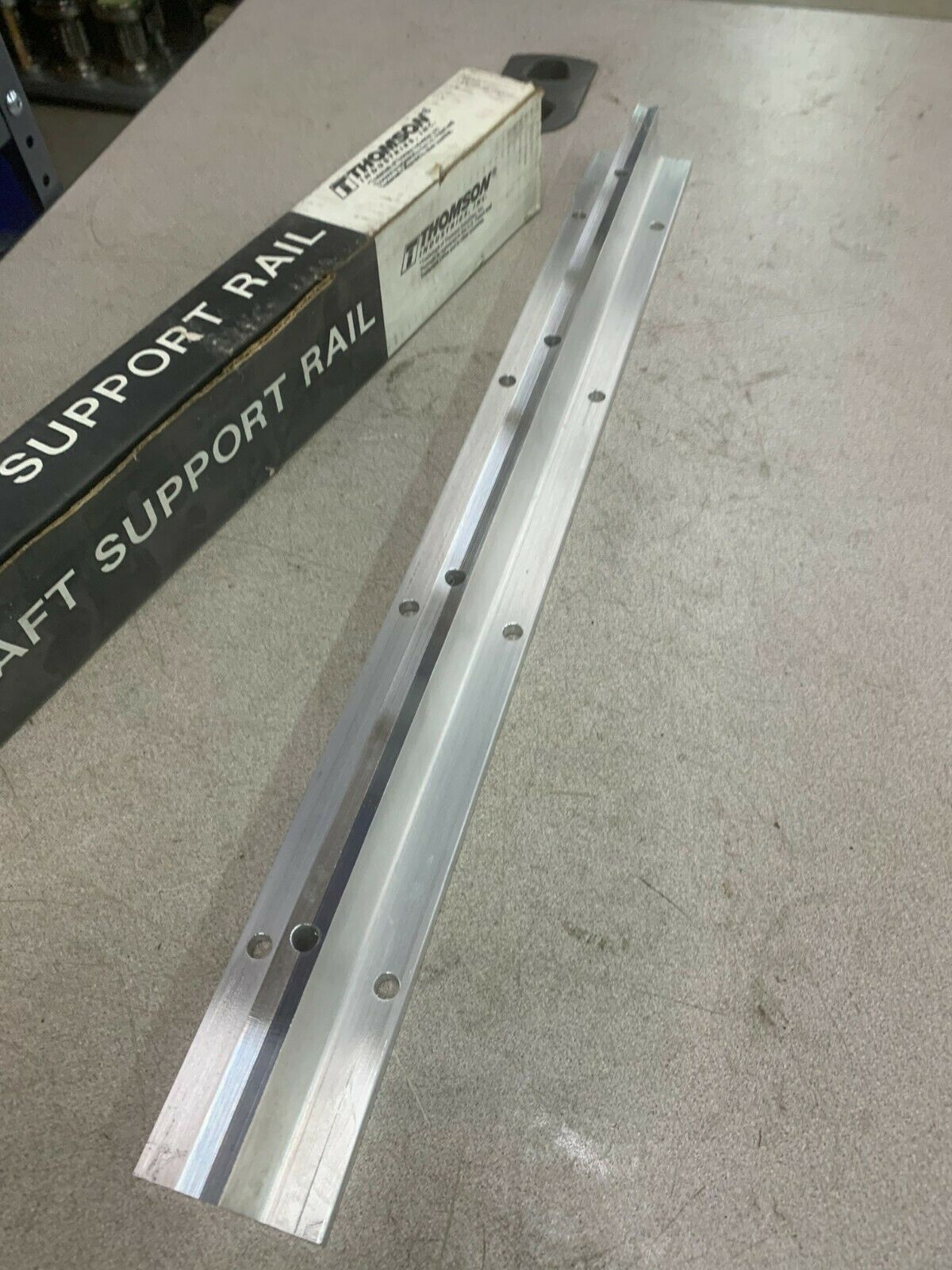 NEW IN BOX THOMSON SHAFT SUPPORT RAIL SR-20