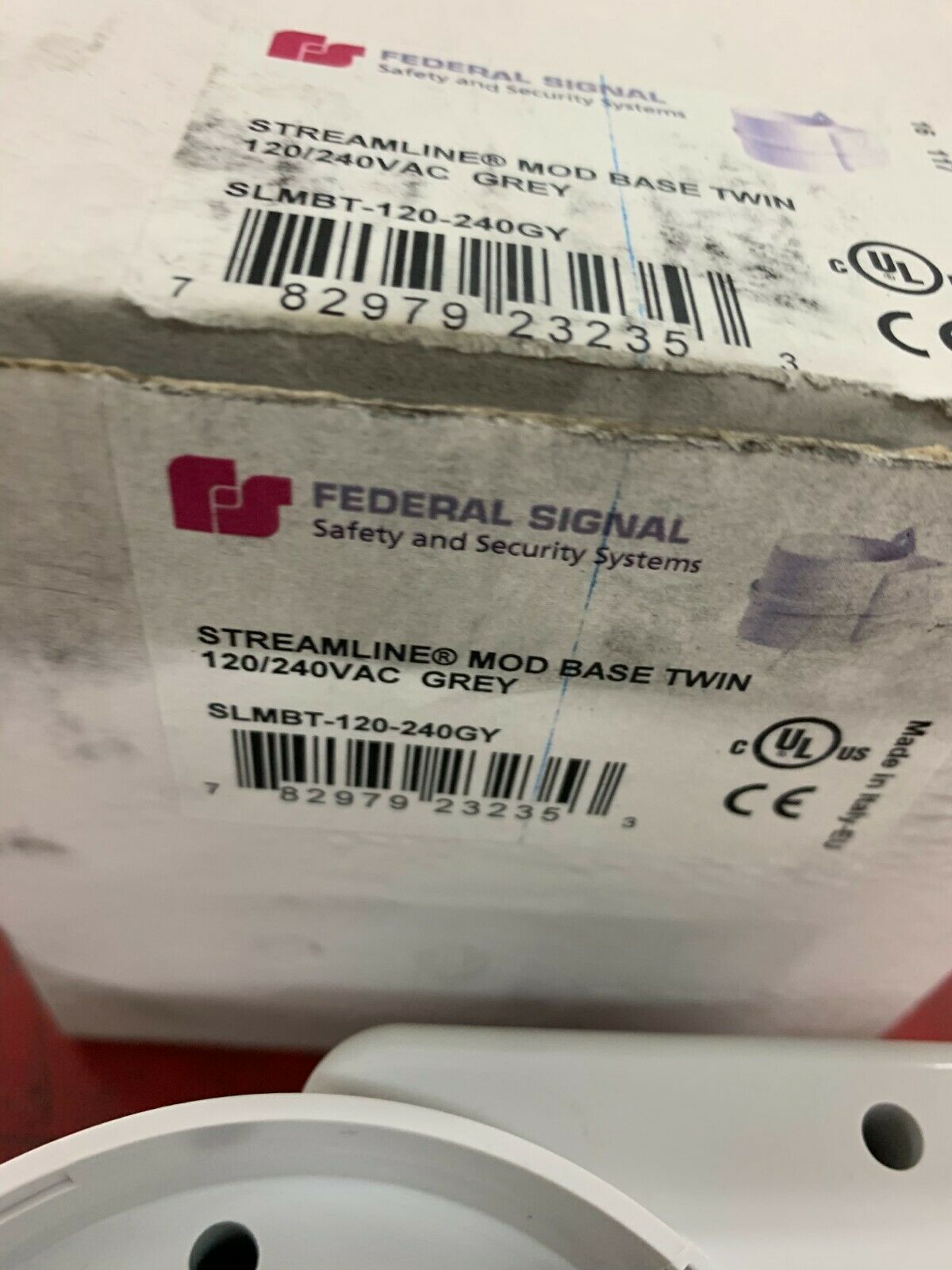 NEW IN BOX FEDERAL SIGNAL STREAMLINE MOD BASE TWIN SLMBT-120-240GY