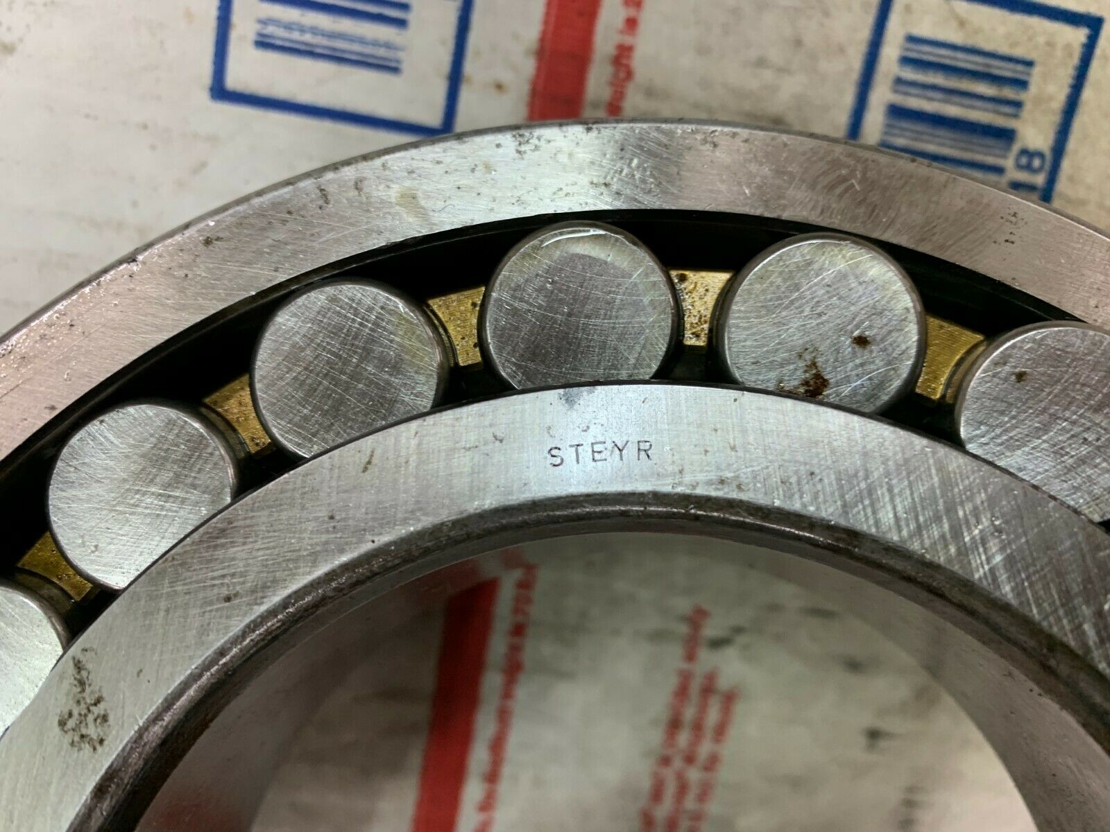 NEW NO BOX STEYR 22220CC3 SPHERICAL ROLLER BEARING 22220C/SV20