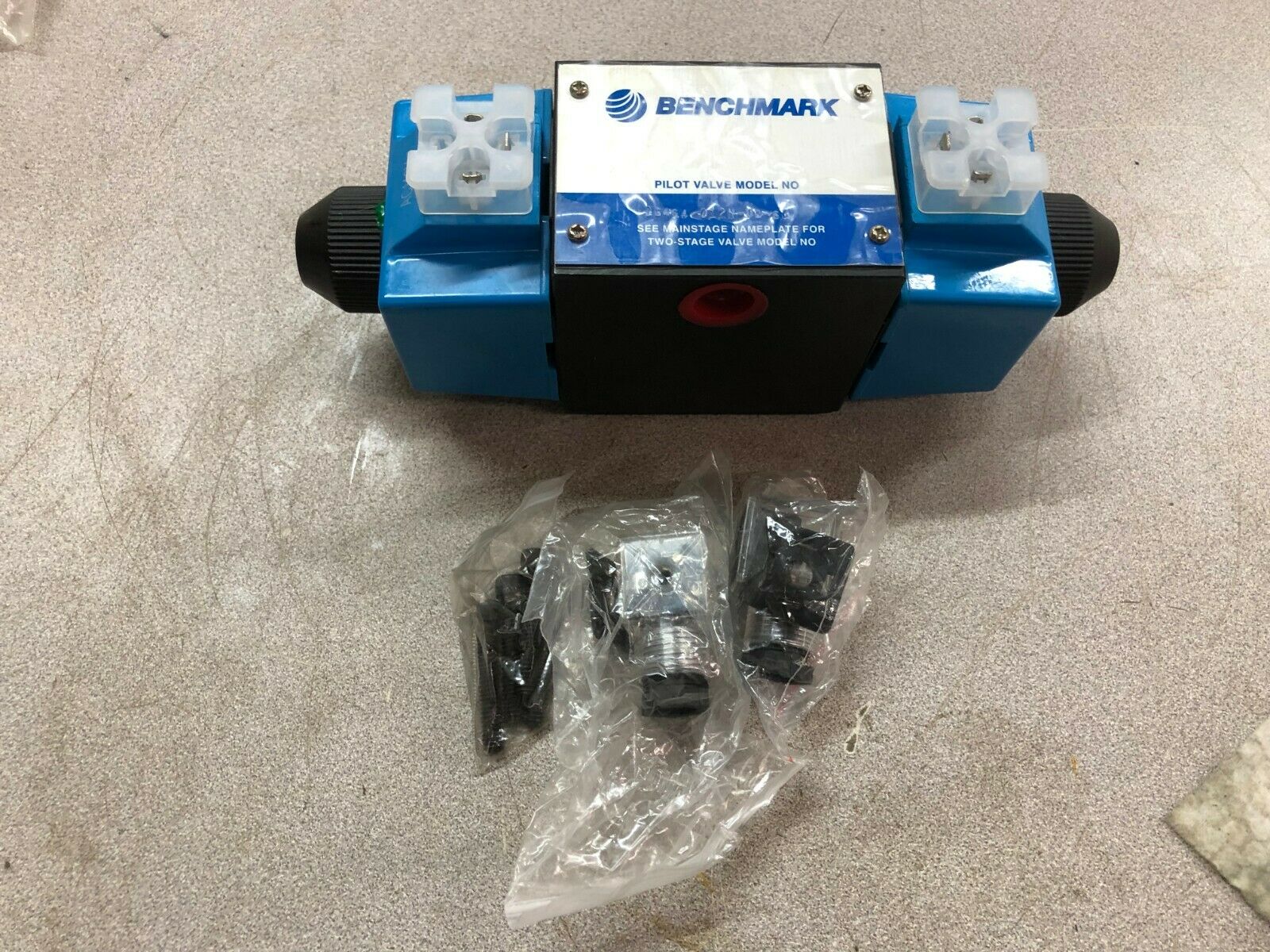 NEW NO BOX BENCHMARK HYDRAULIC VALVE DG4S4-012N-UB-60