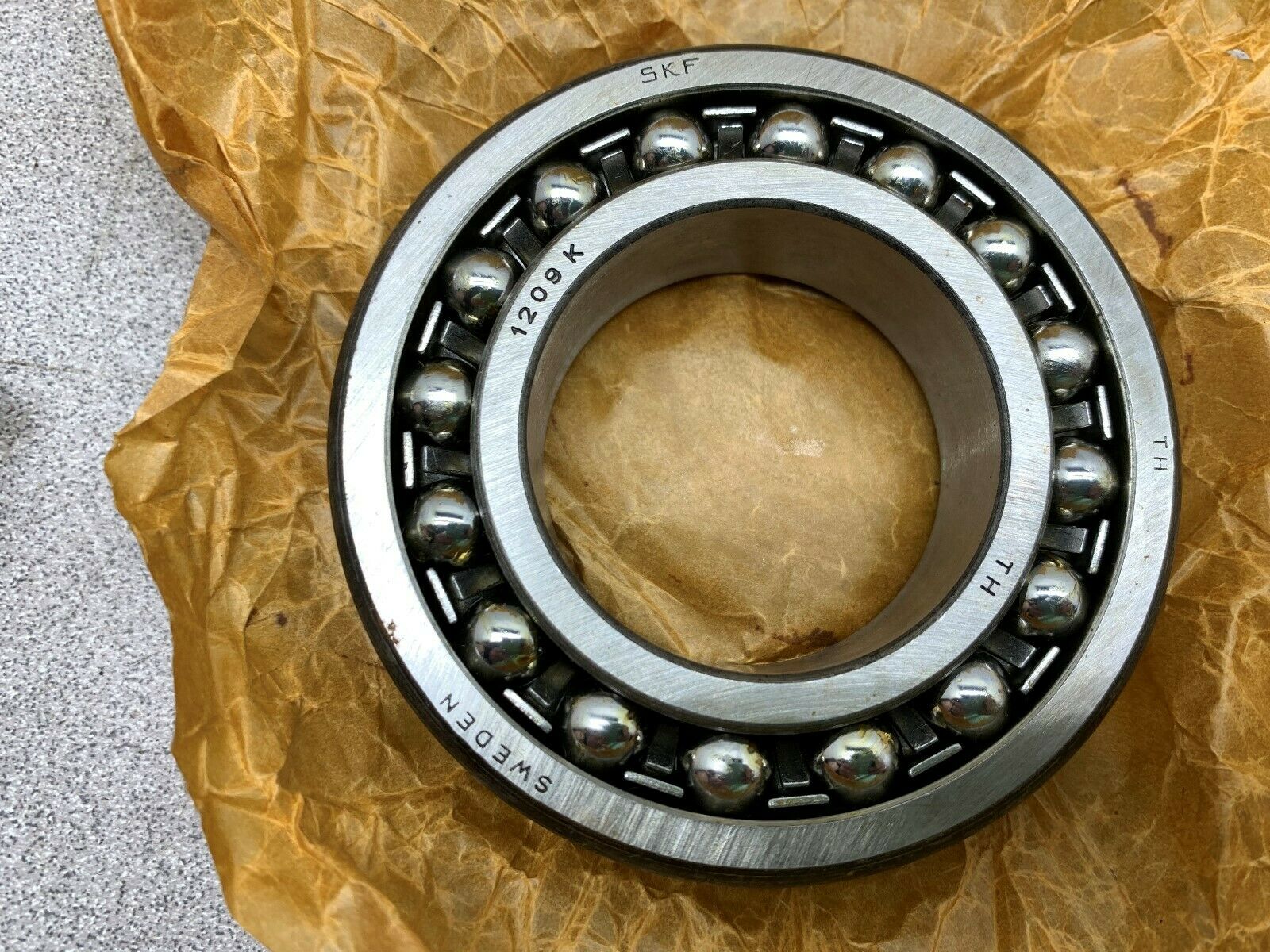 NEW IN BOX SKF BEARING 1209K